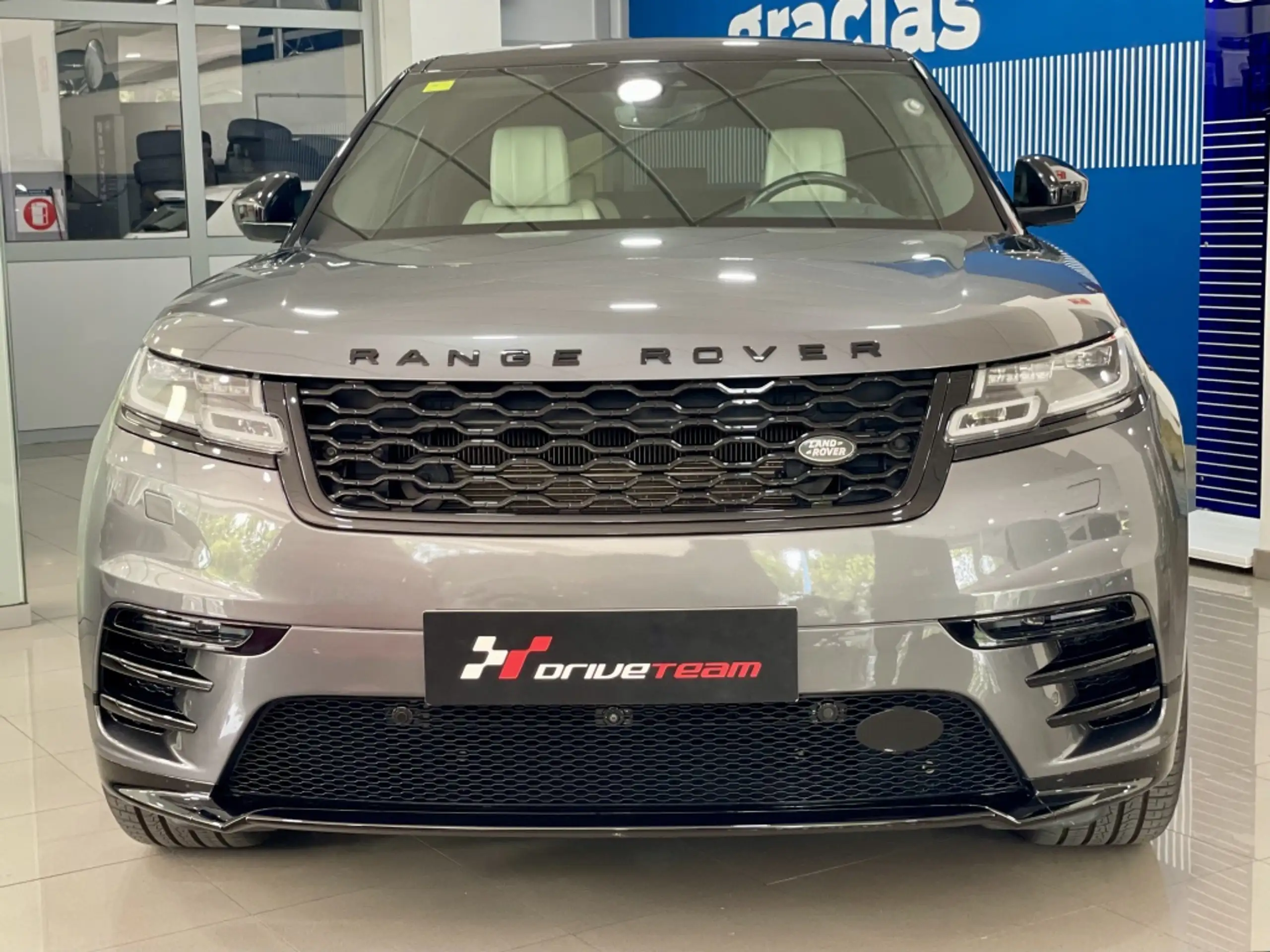 Land Rover - Range Rover Velar