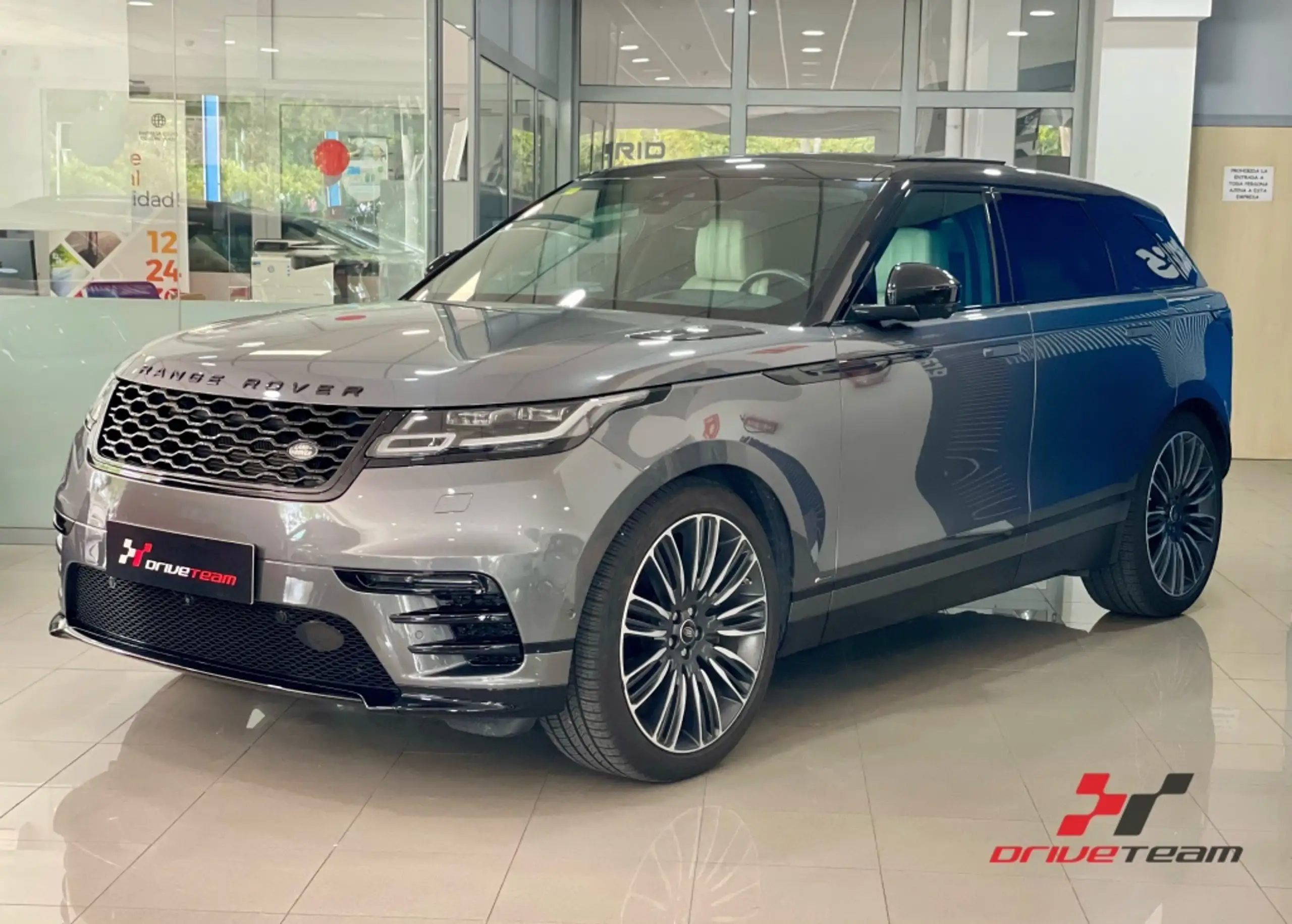 Land Rover - Range Rover Velar