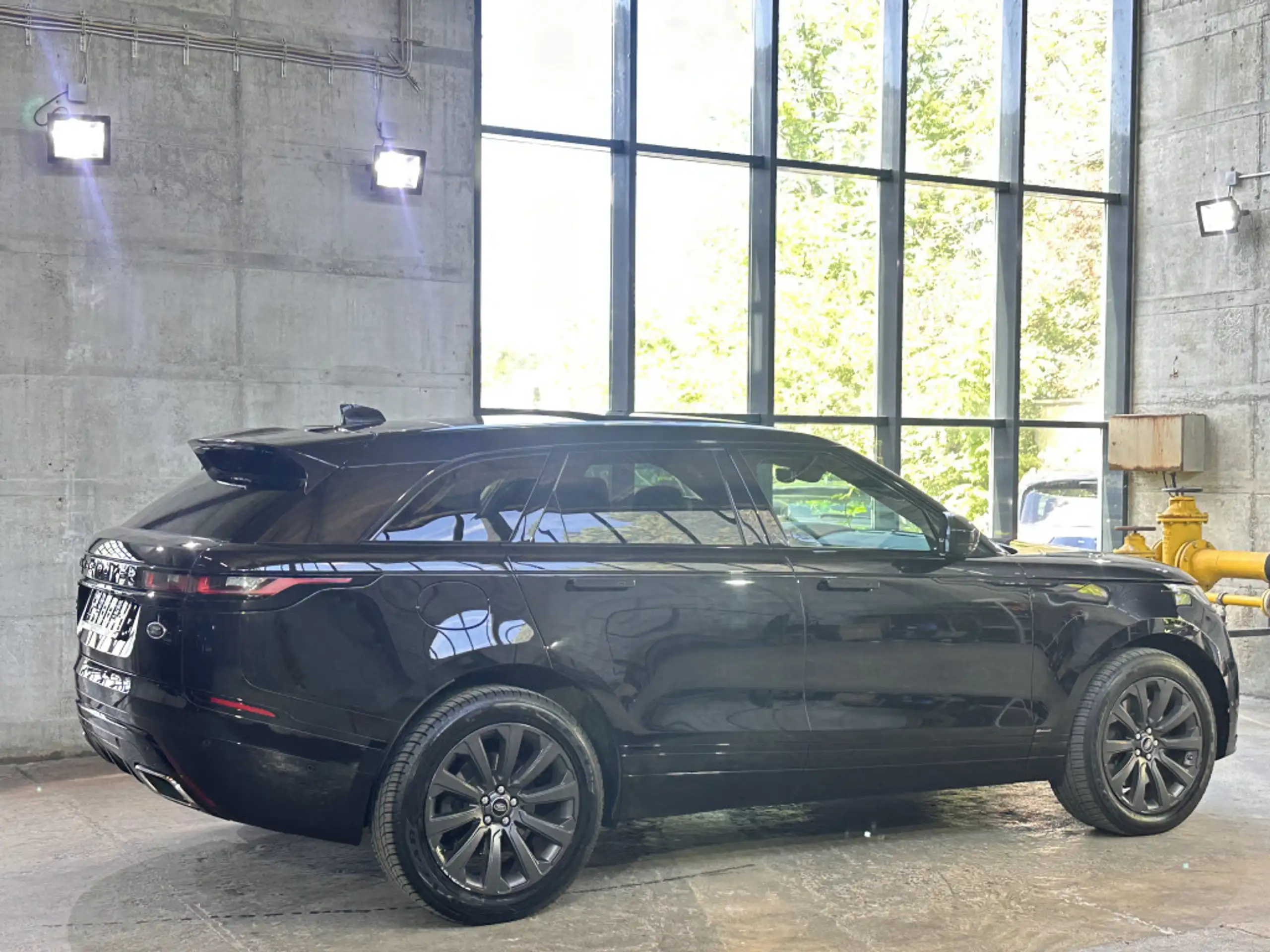 Land Rover - Range Rover Velar