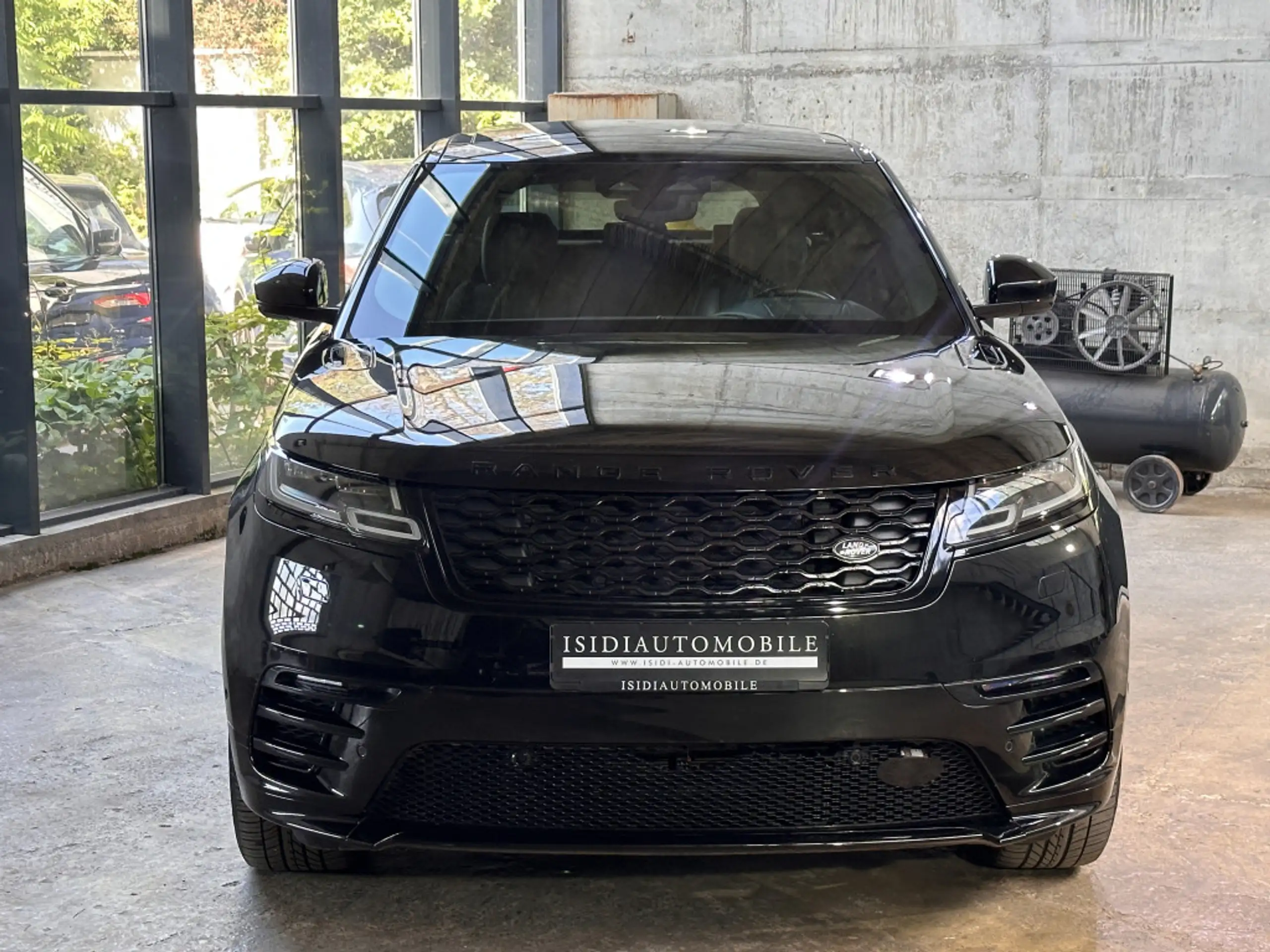 Land Rover - Range Rover Velar