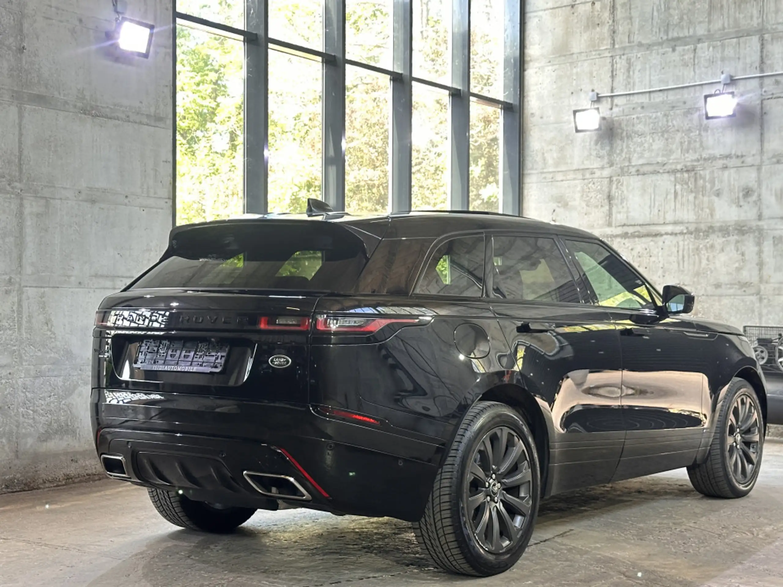 Land Rover - Range Rover Velar