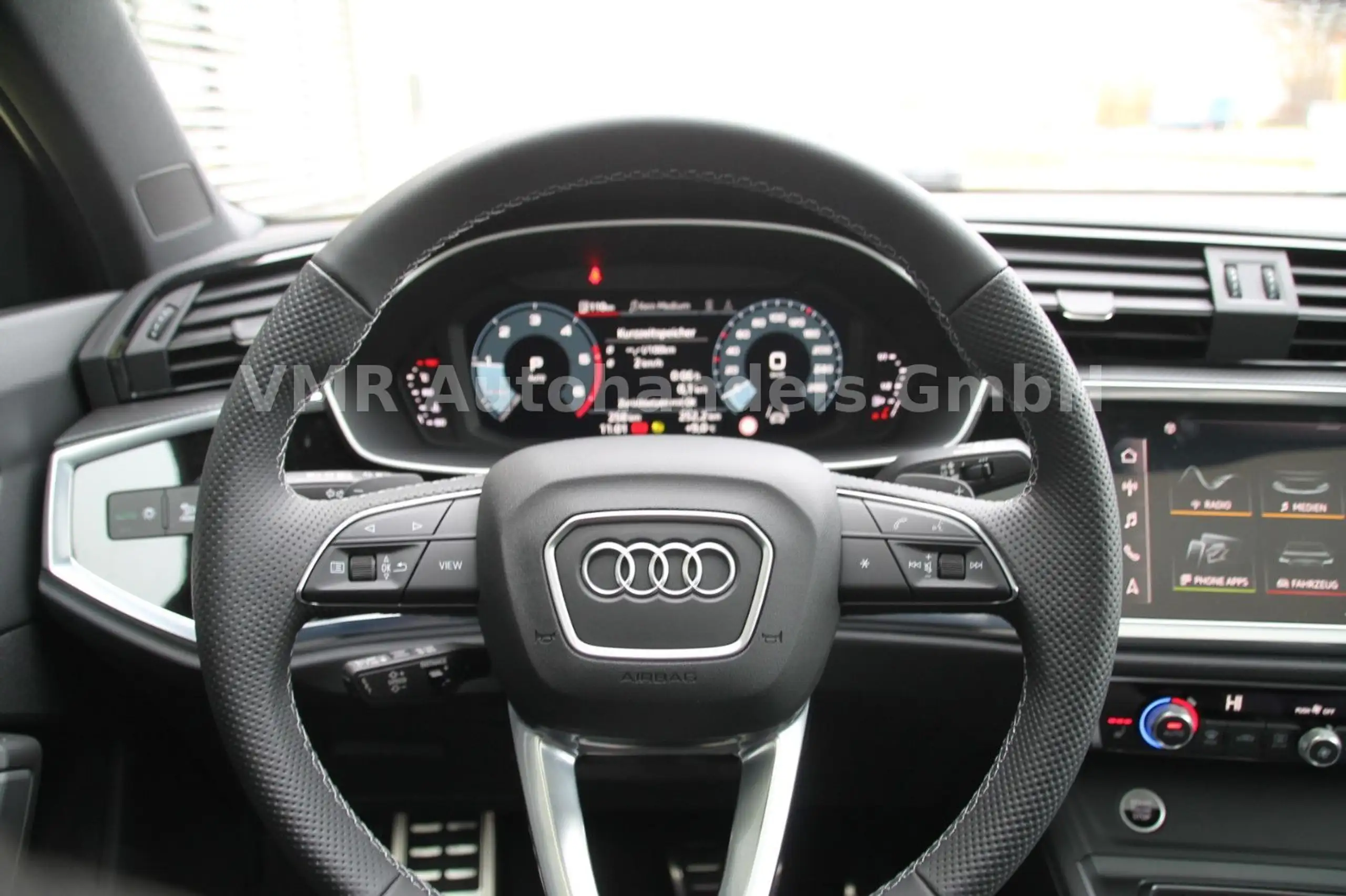 Audi - Q3