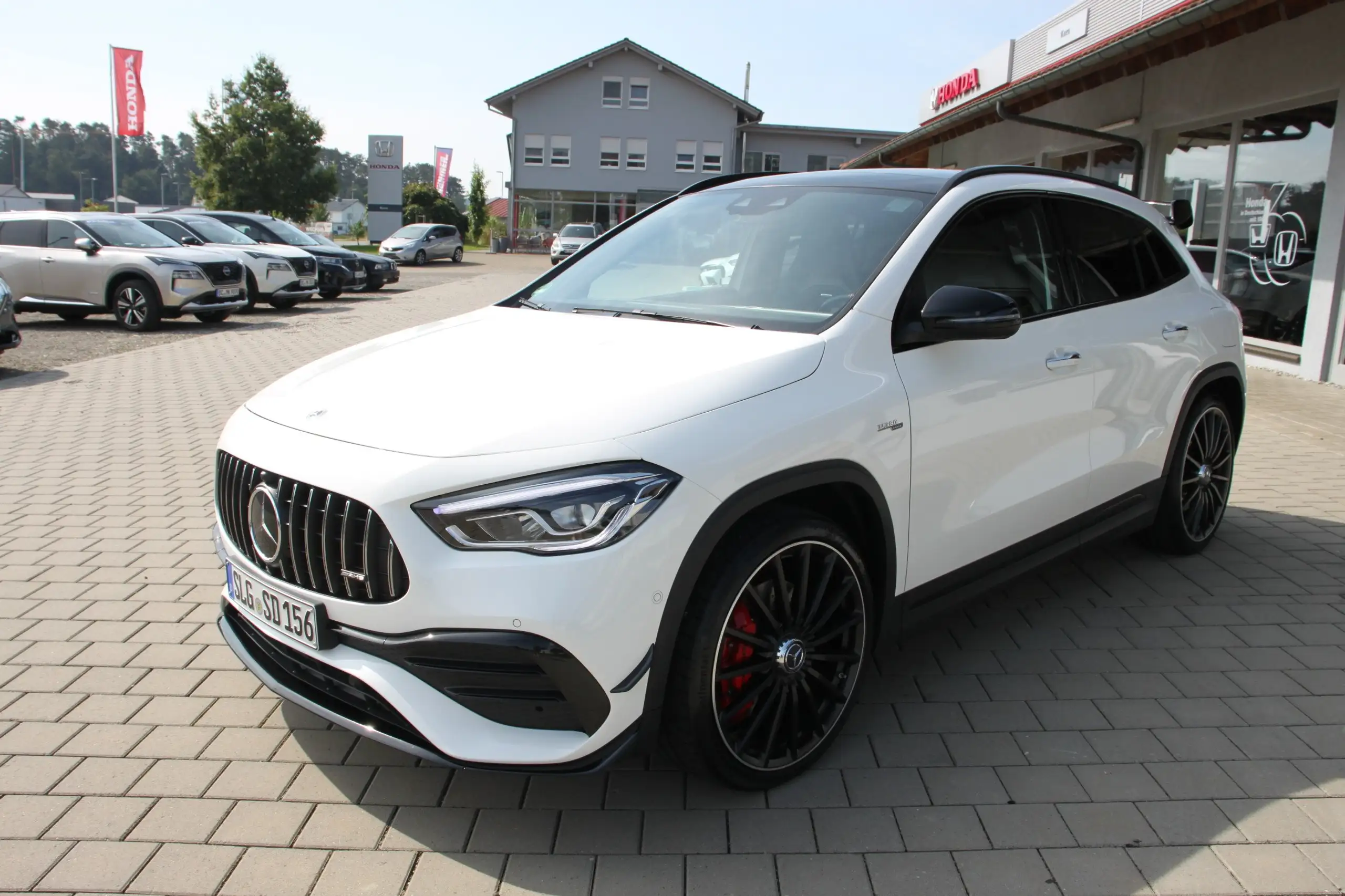 Mercedes-Benz - GLA 35 AMG