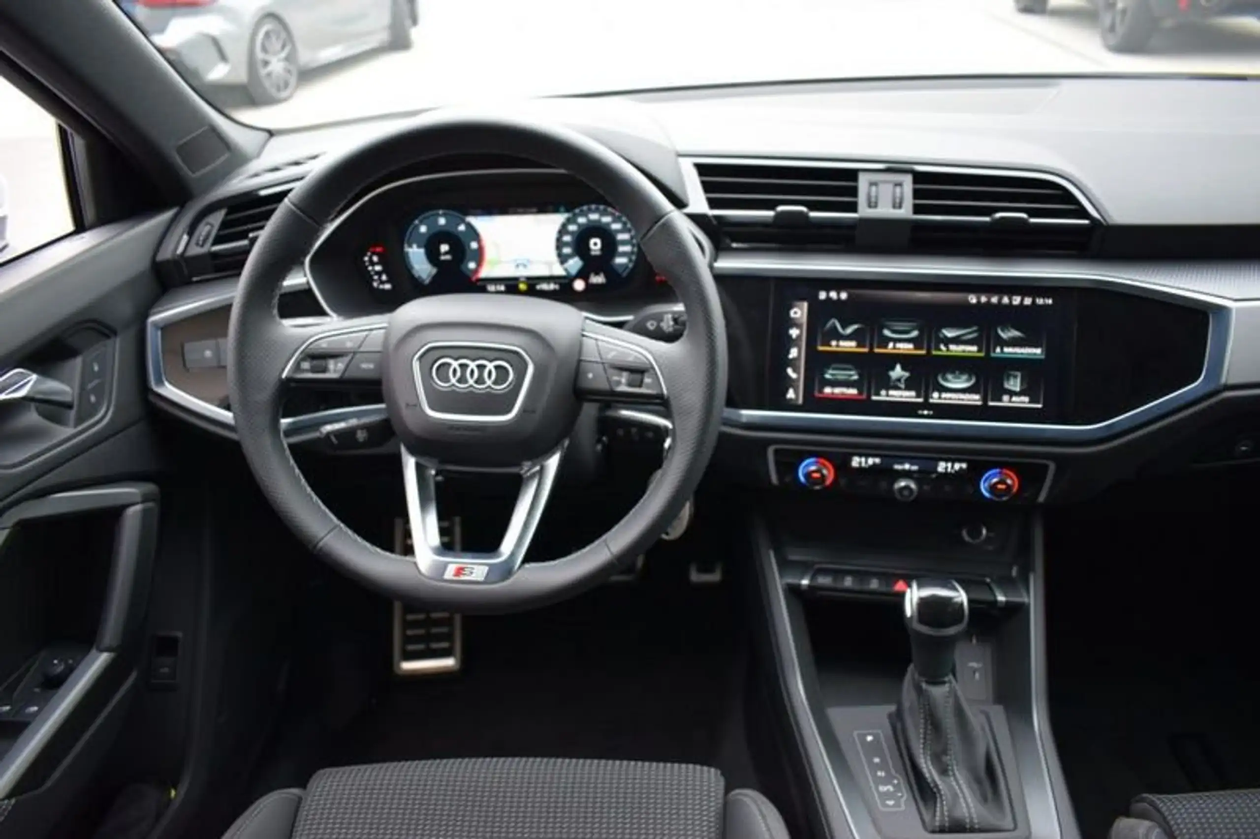 Audi - Q3