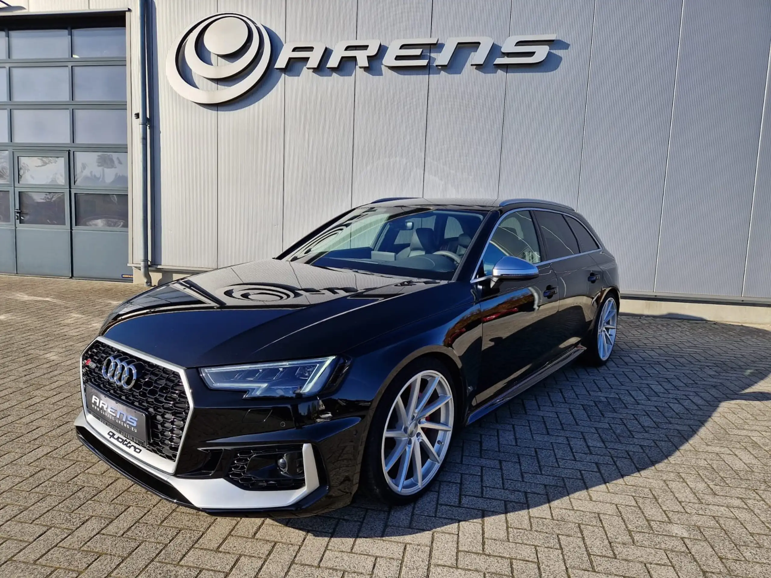 Audi - RS4