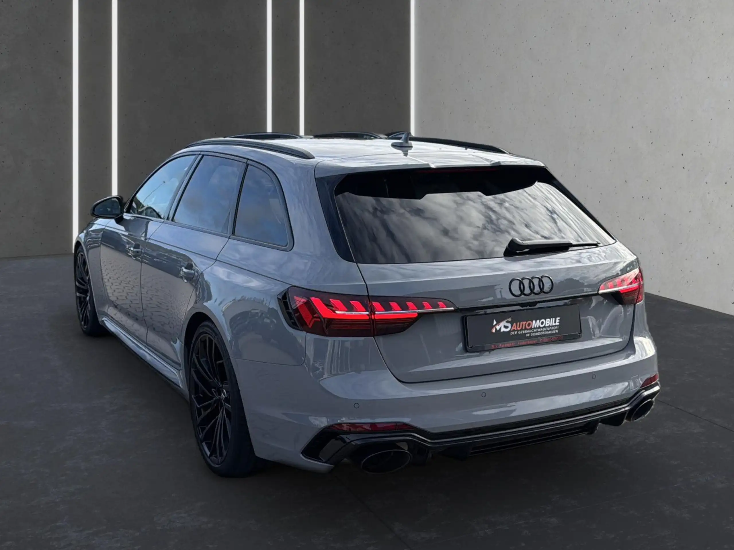 Audi - RS4