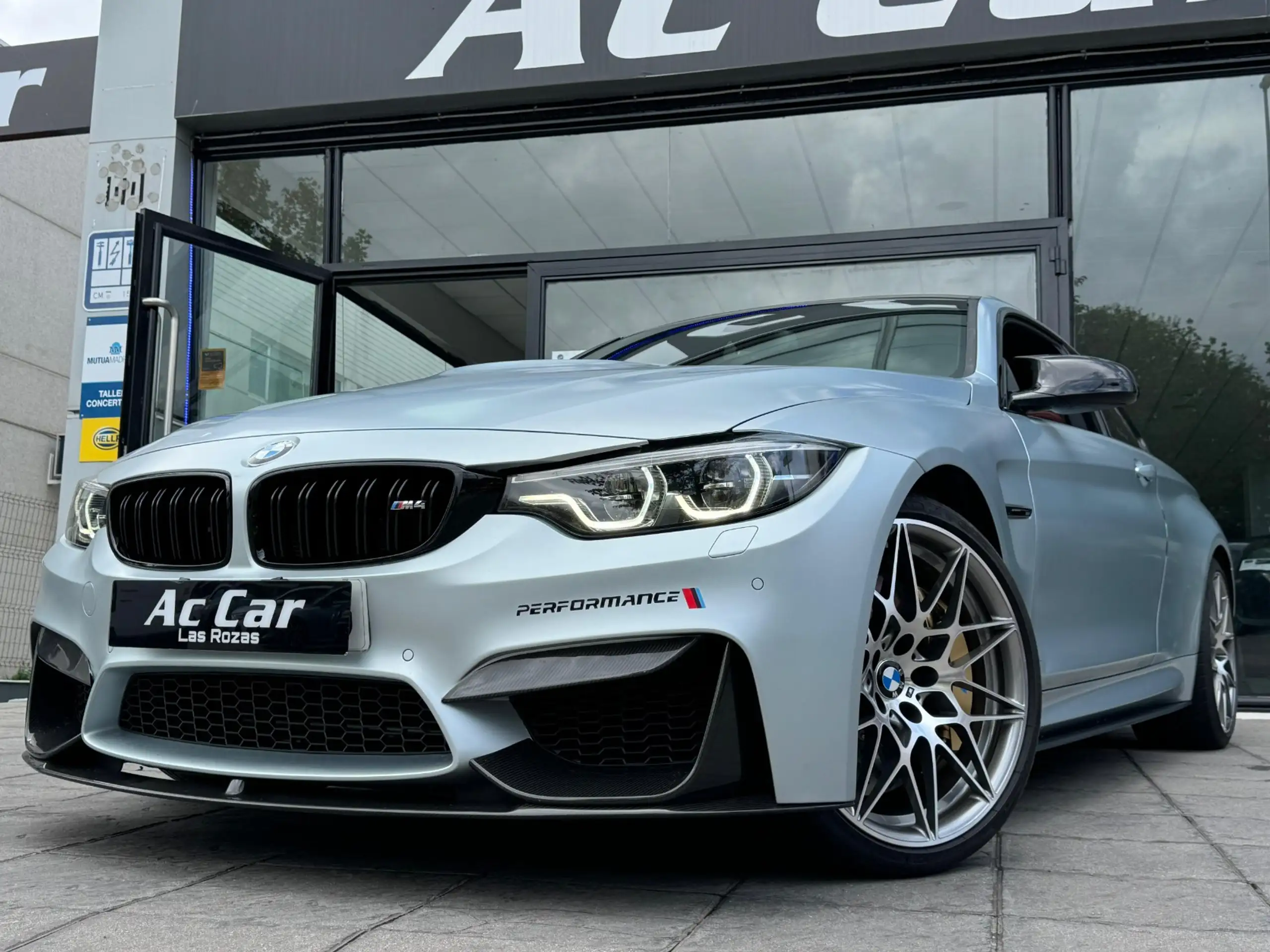 BMW - M4