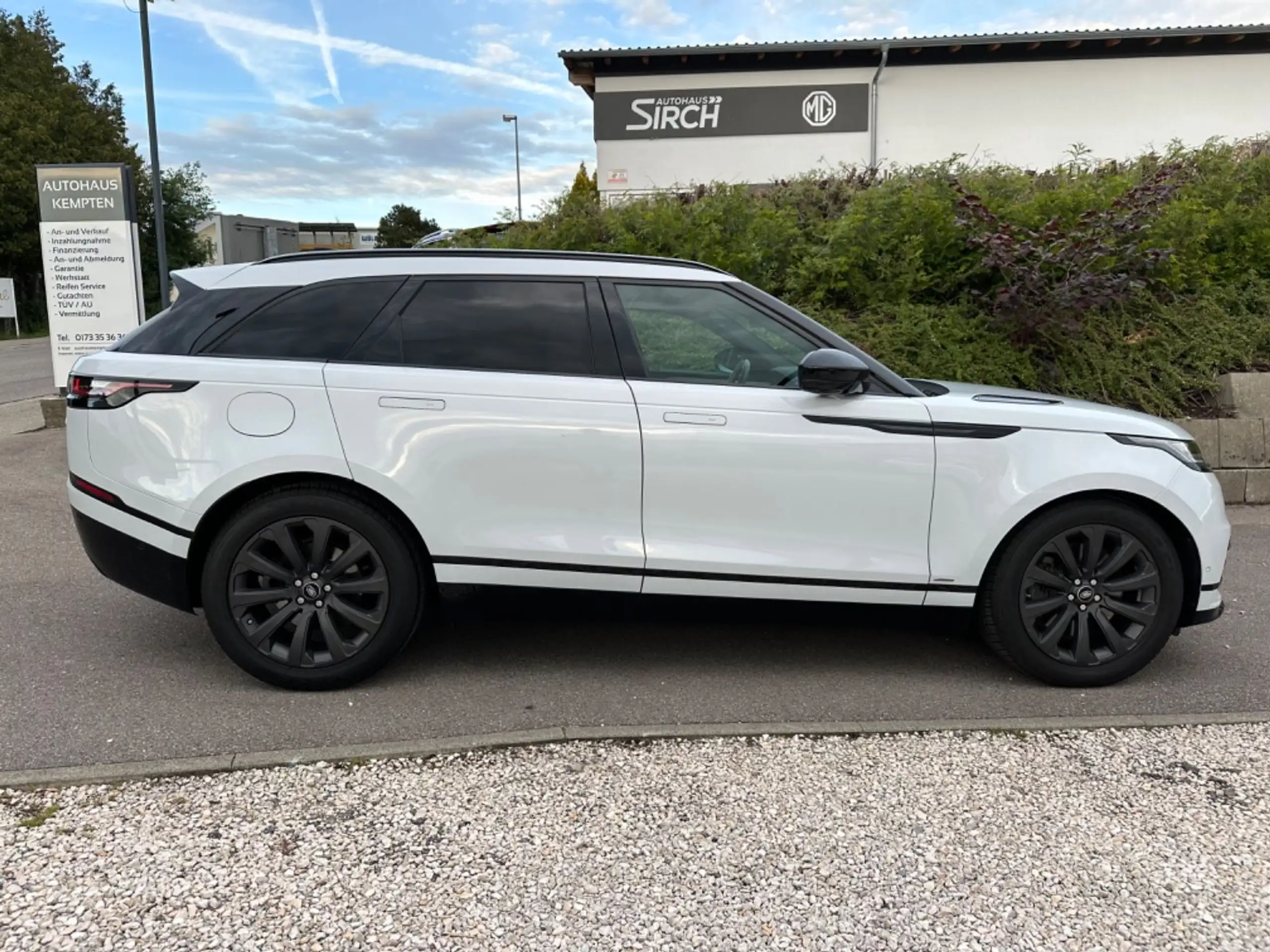 Land Rover - Range Rover Velar