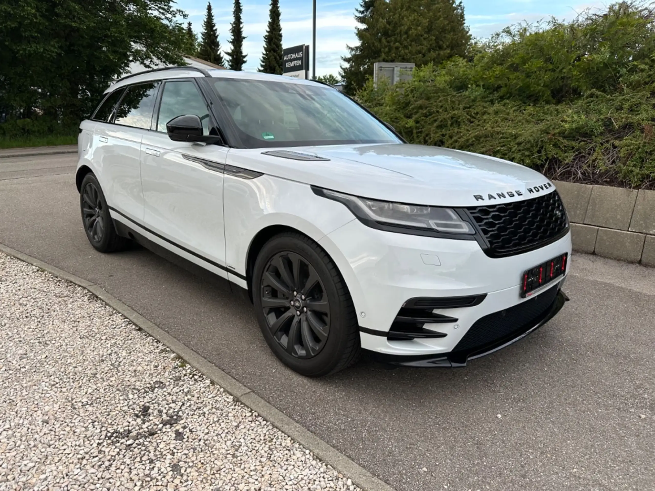 Land Rover - Range Rover Velar