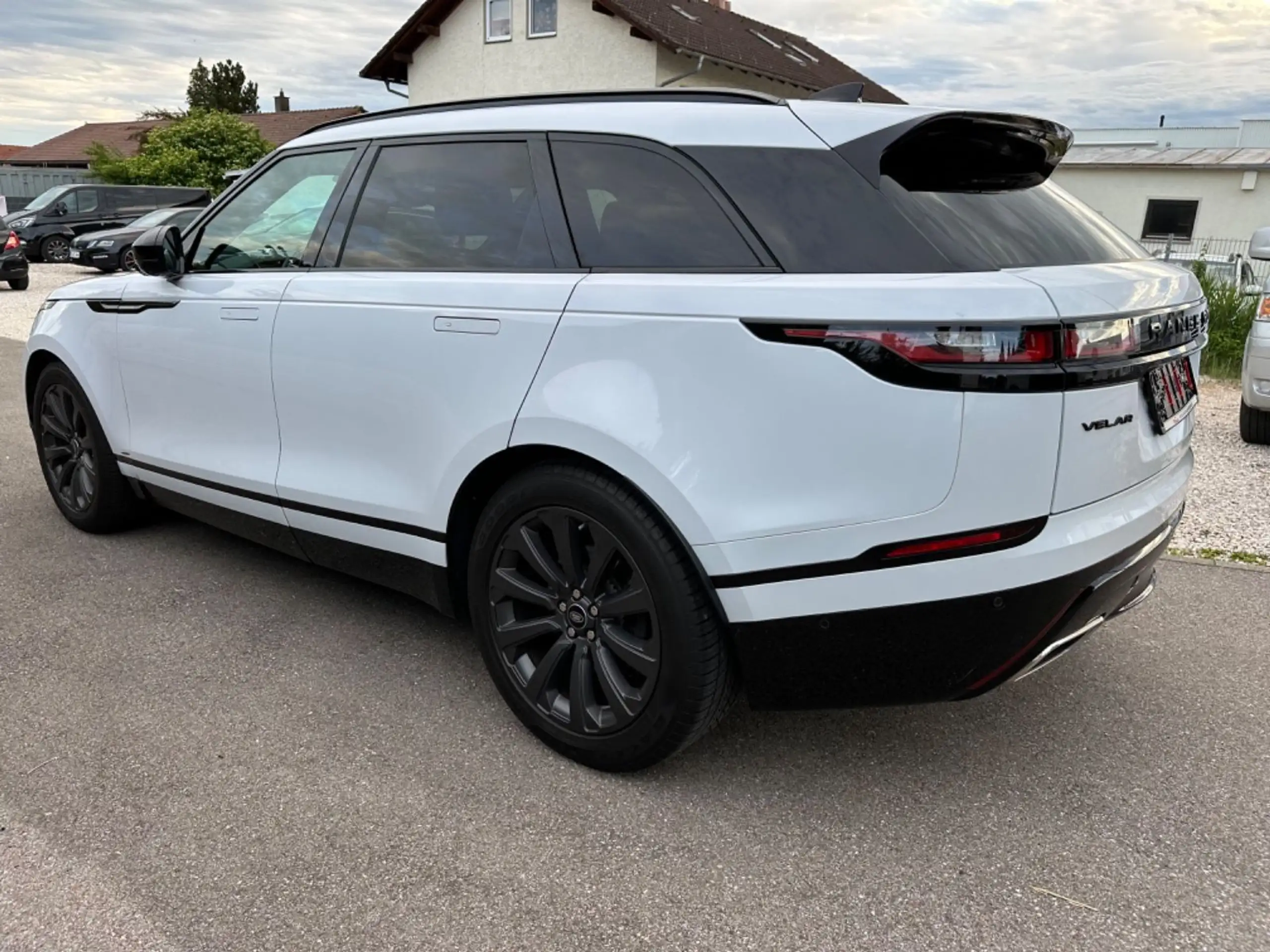 Land Rover - Range Rover Velar