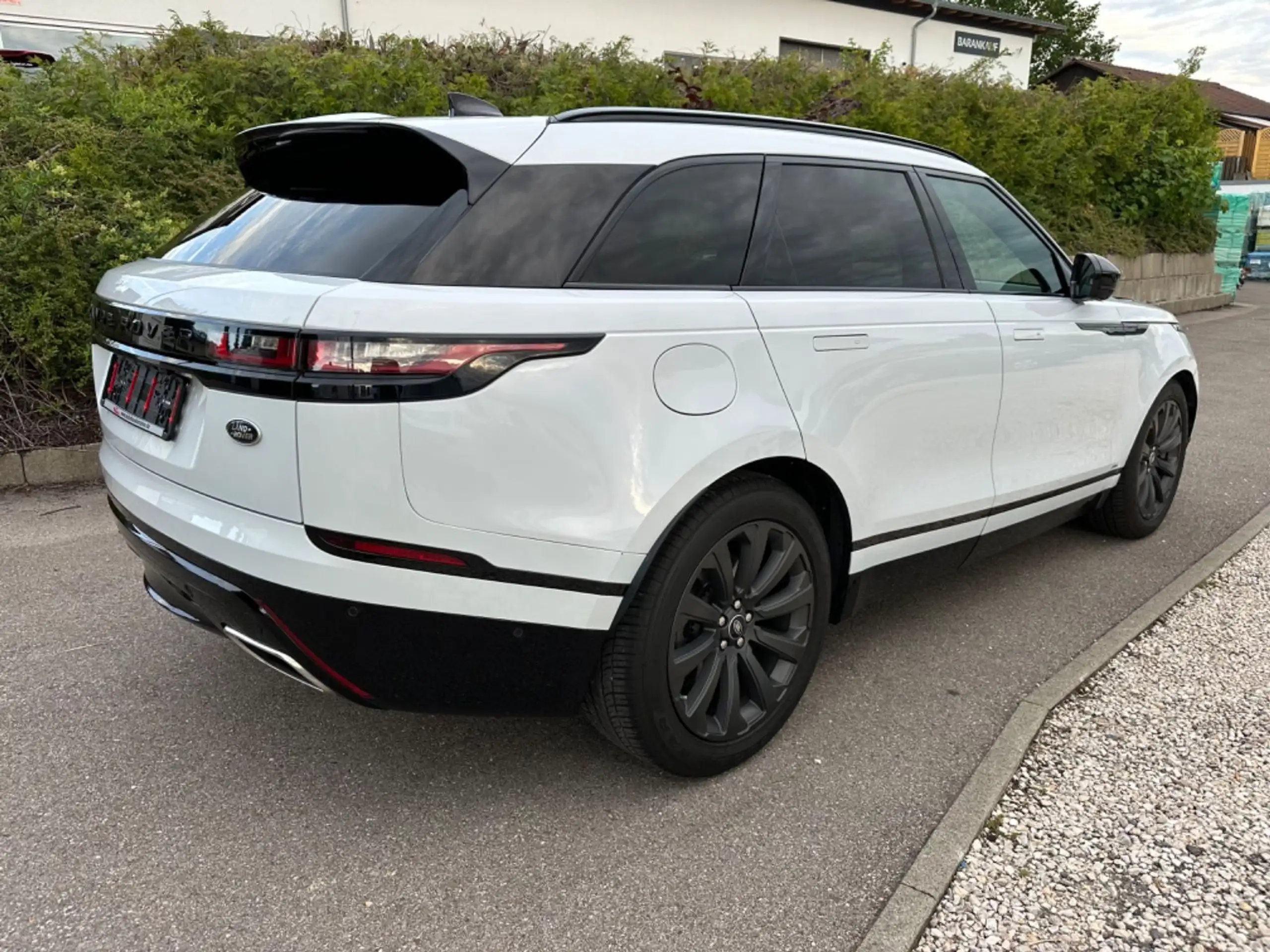 Land Rover - Range Rover Velar