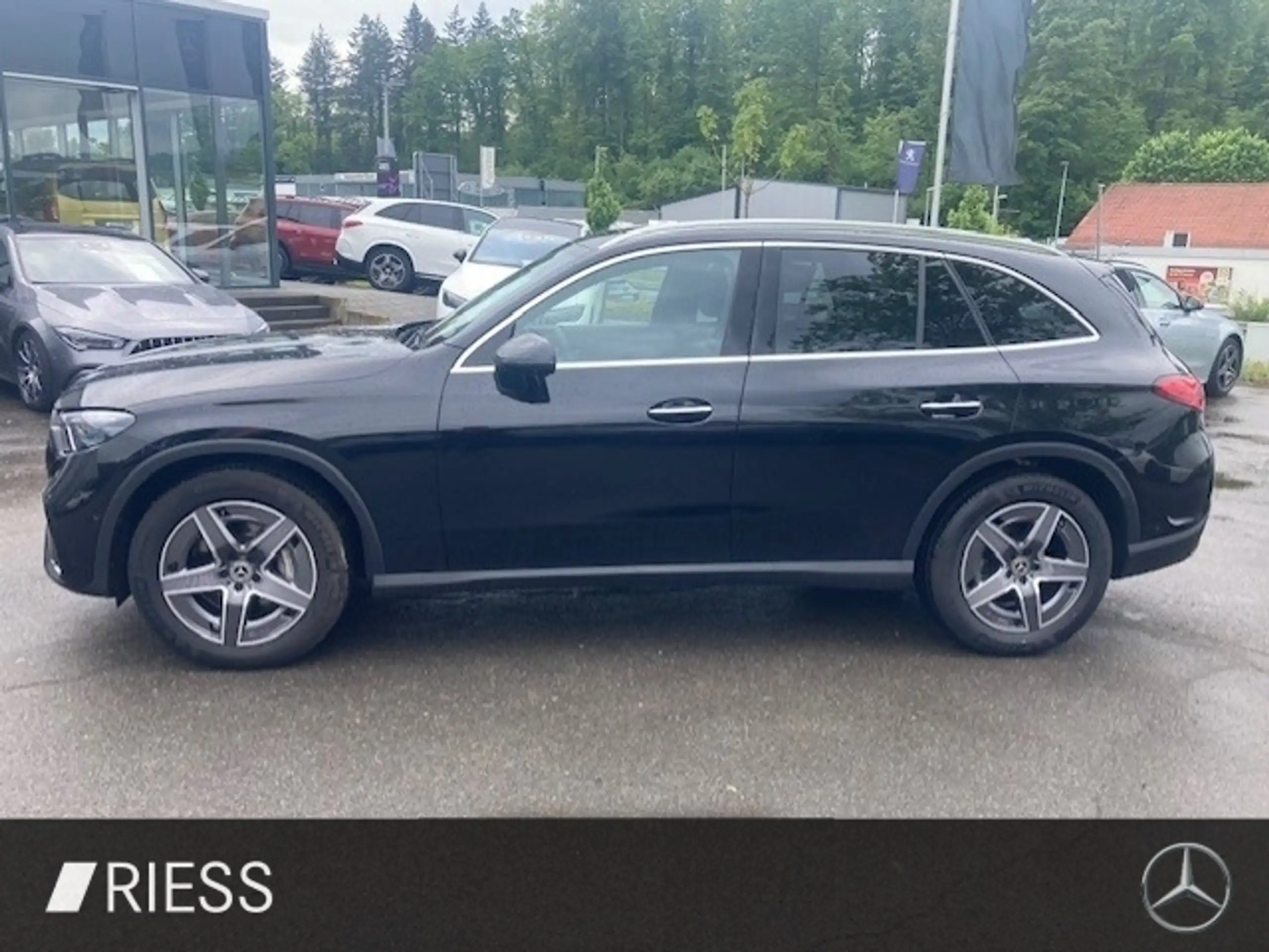 Mercedes-Benz - GLC 220