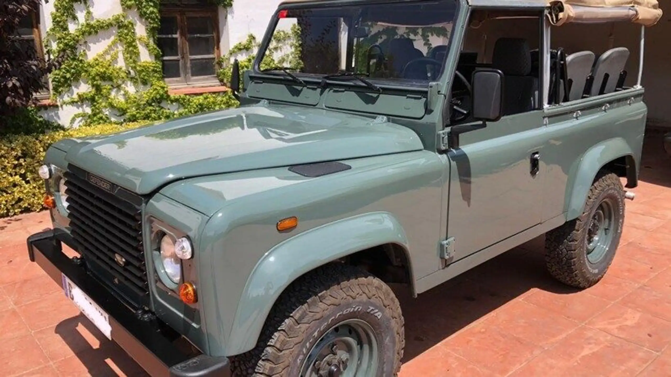 Land Rover - Defender