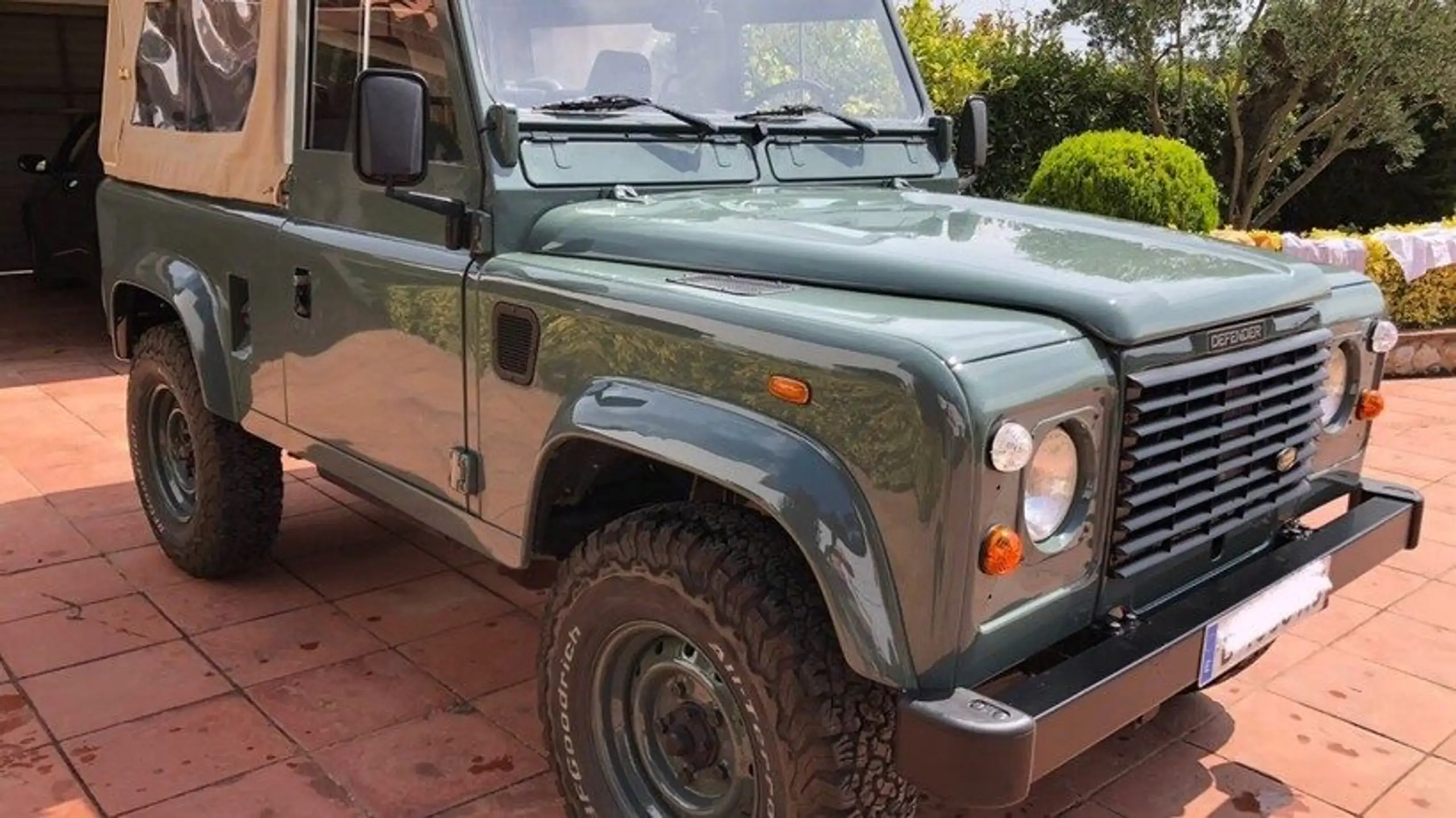 Land Rover - Defender