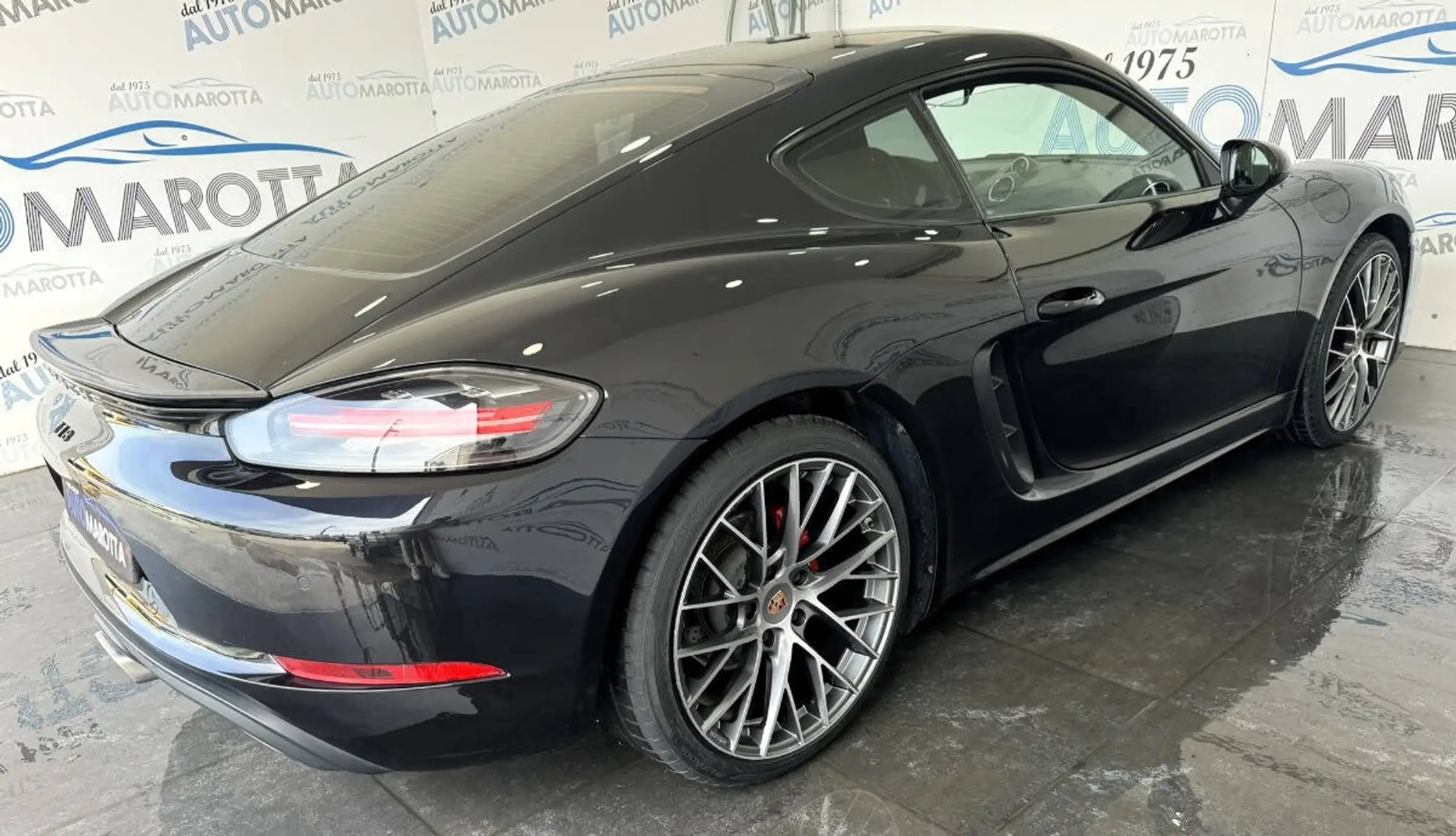 Porsche - Cayman