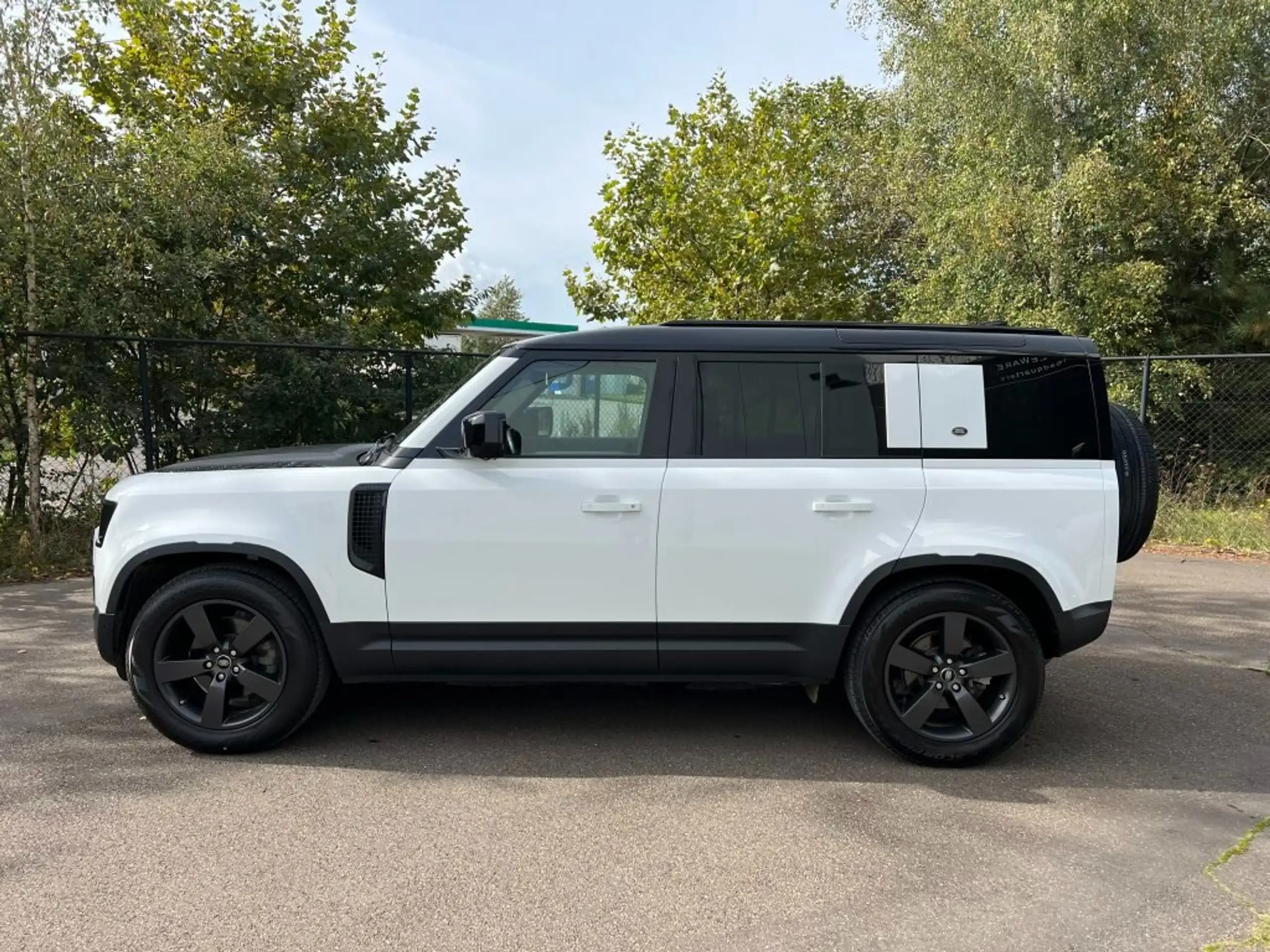 Land Rover Defender 2021