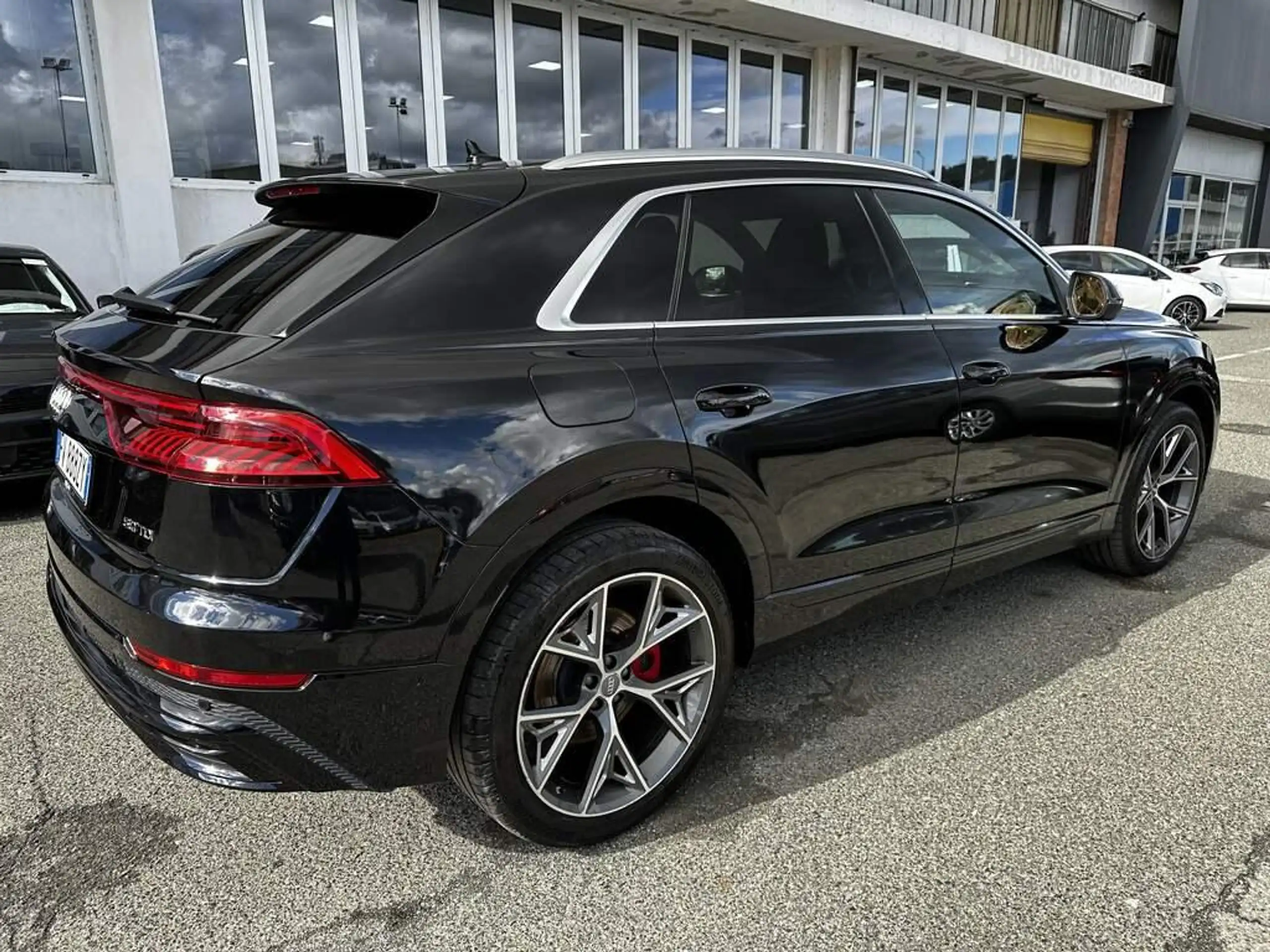 Audi - Q8