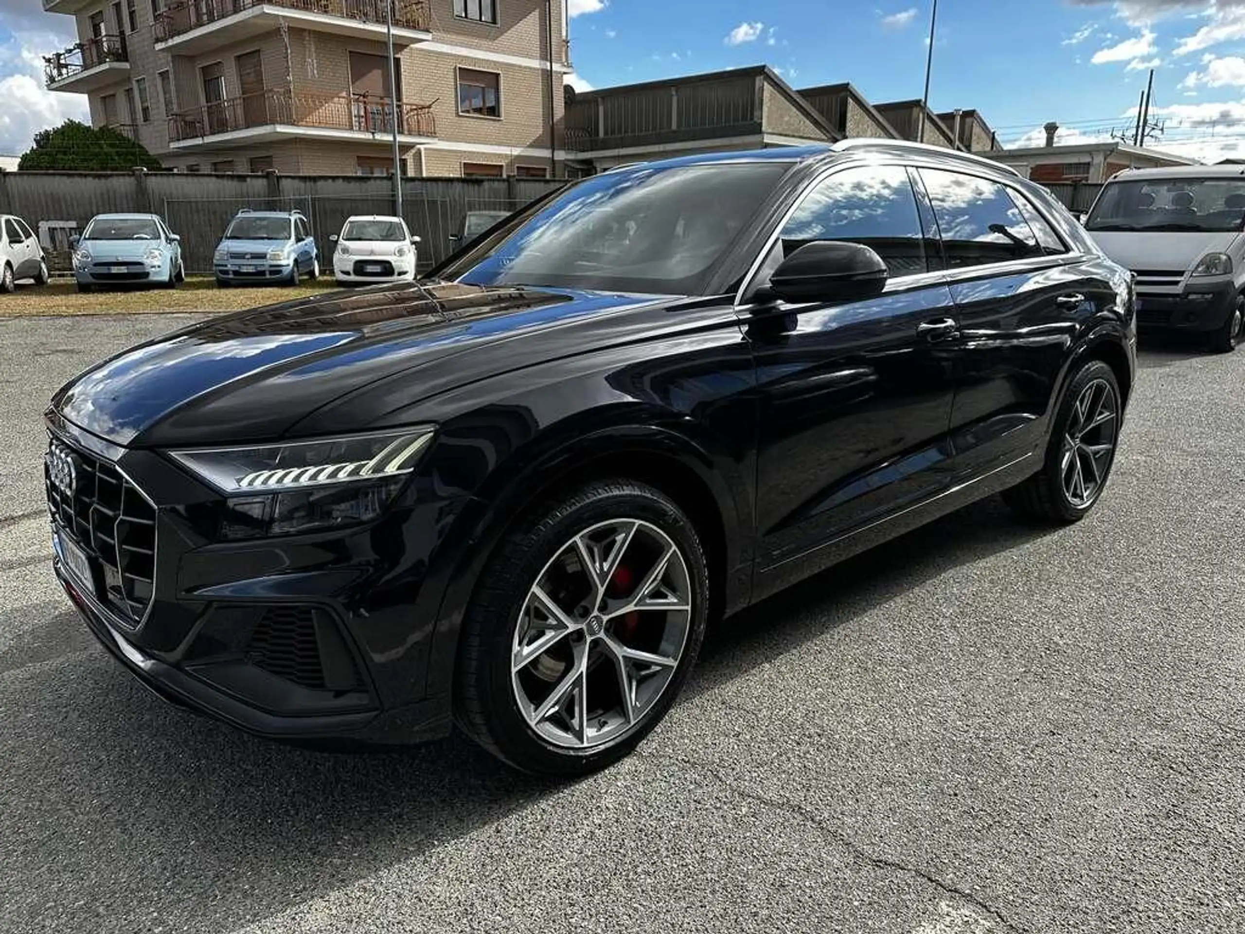 Audi - Q8