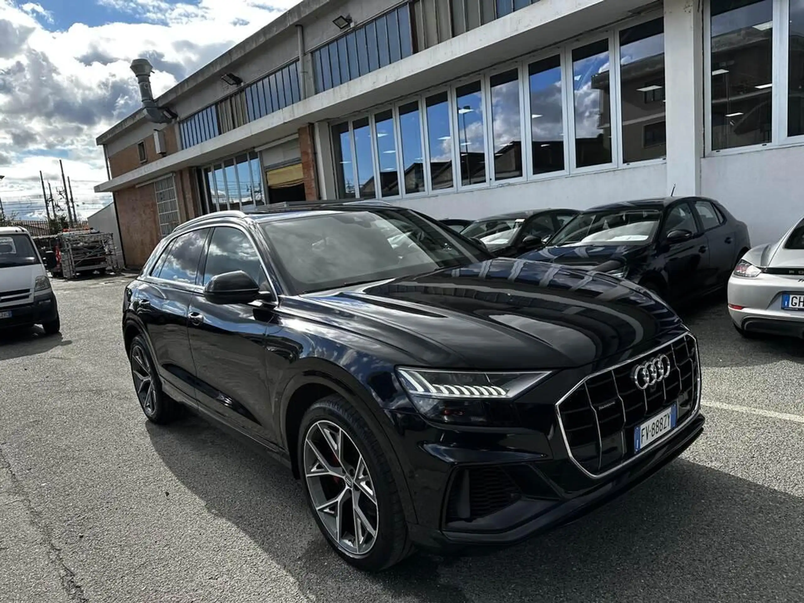 Audi - Q8