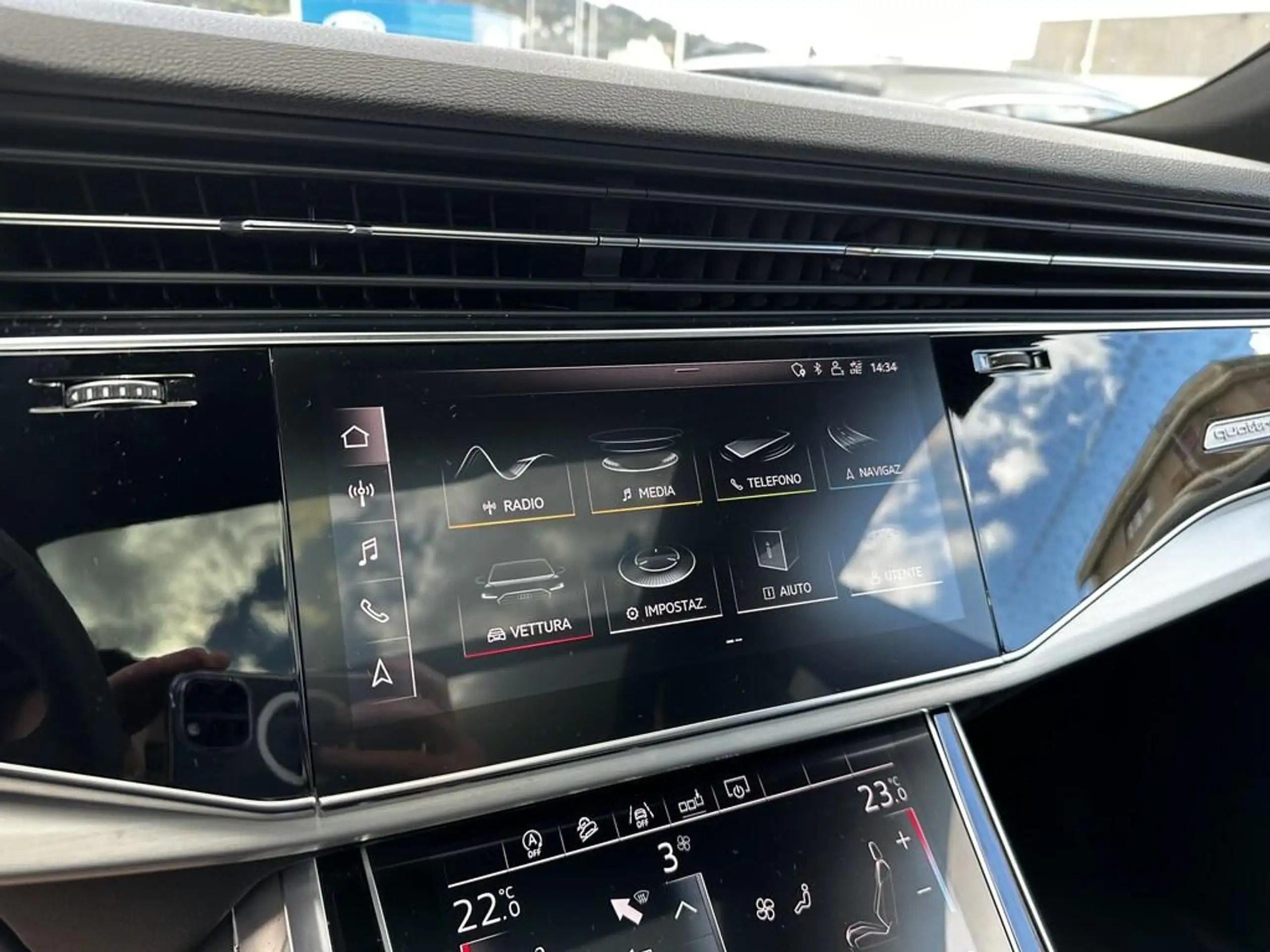 Audi - Q8