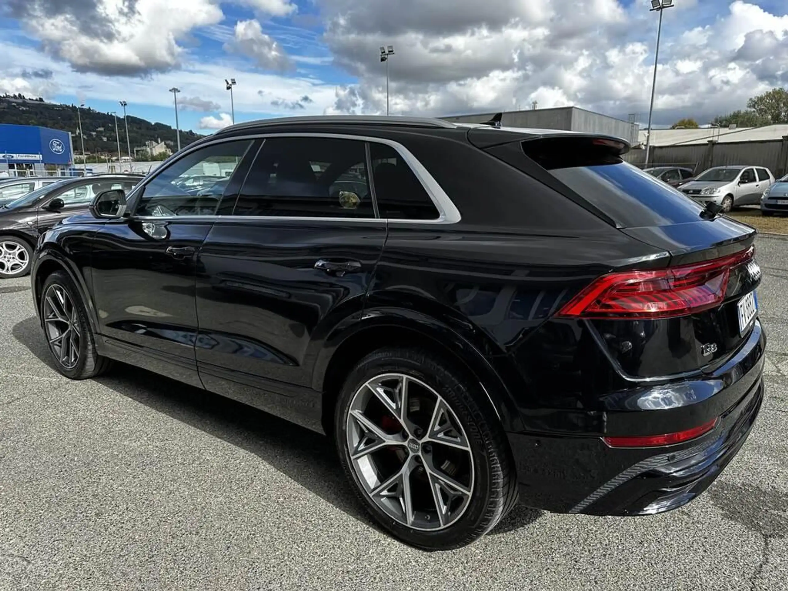 Audi - Q8