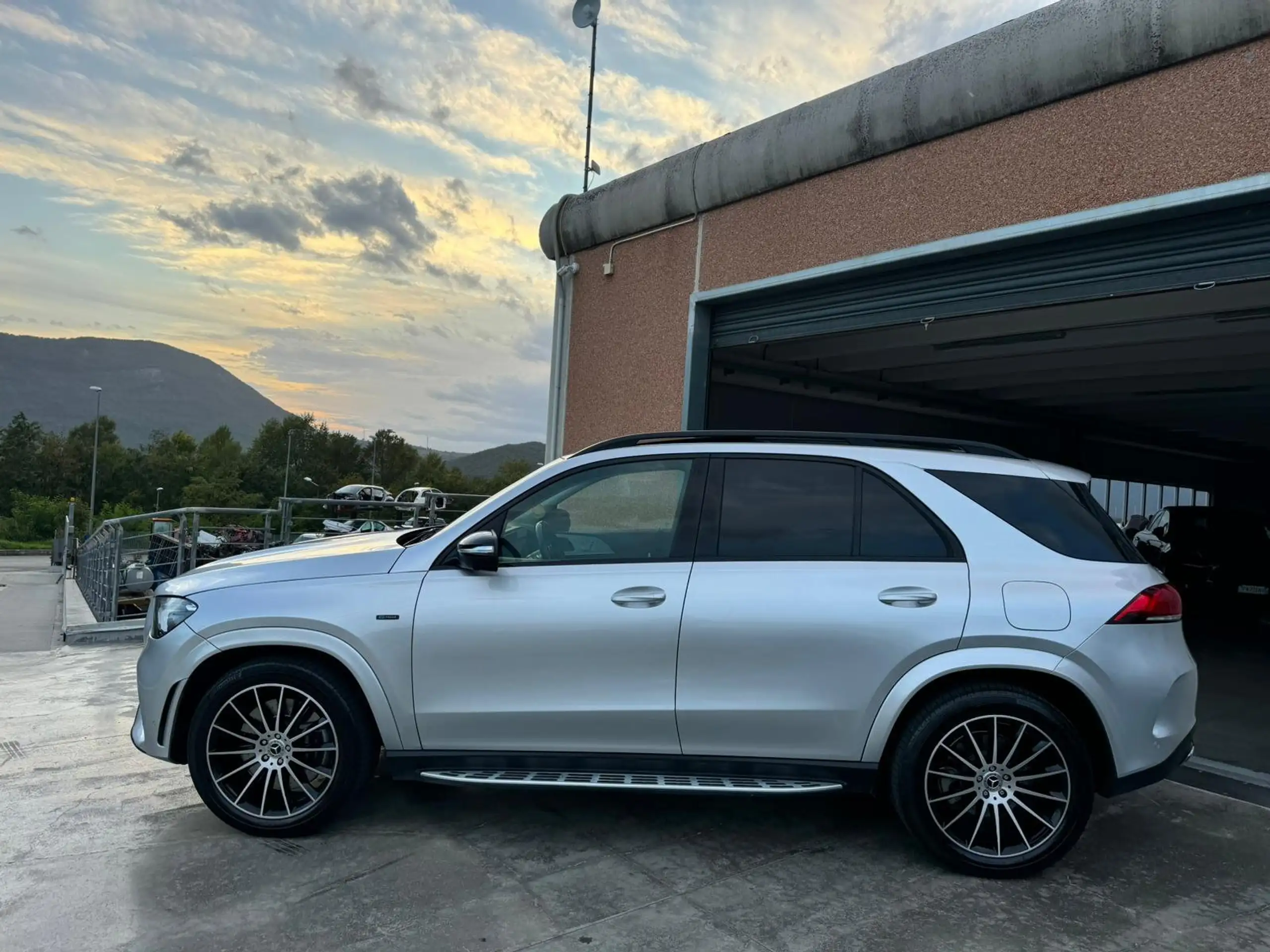 Mercedes-Benz - GLE 350