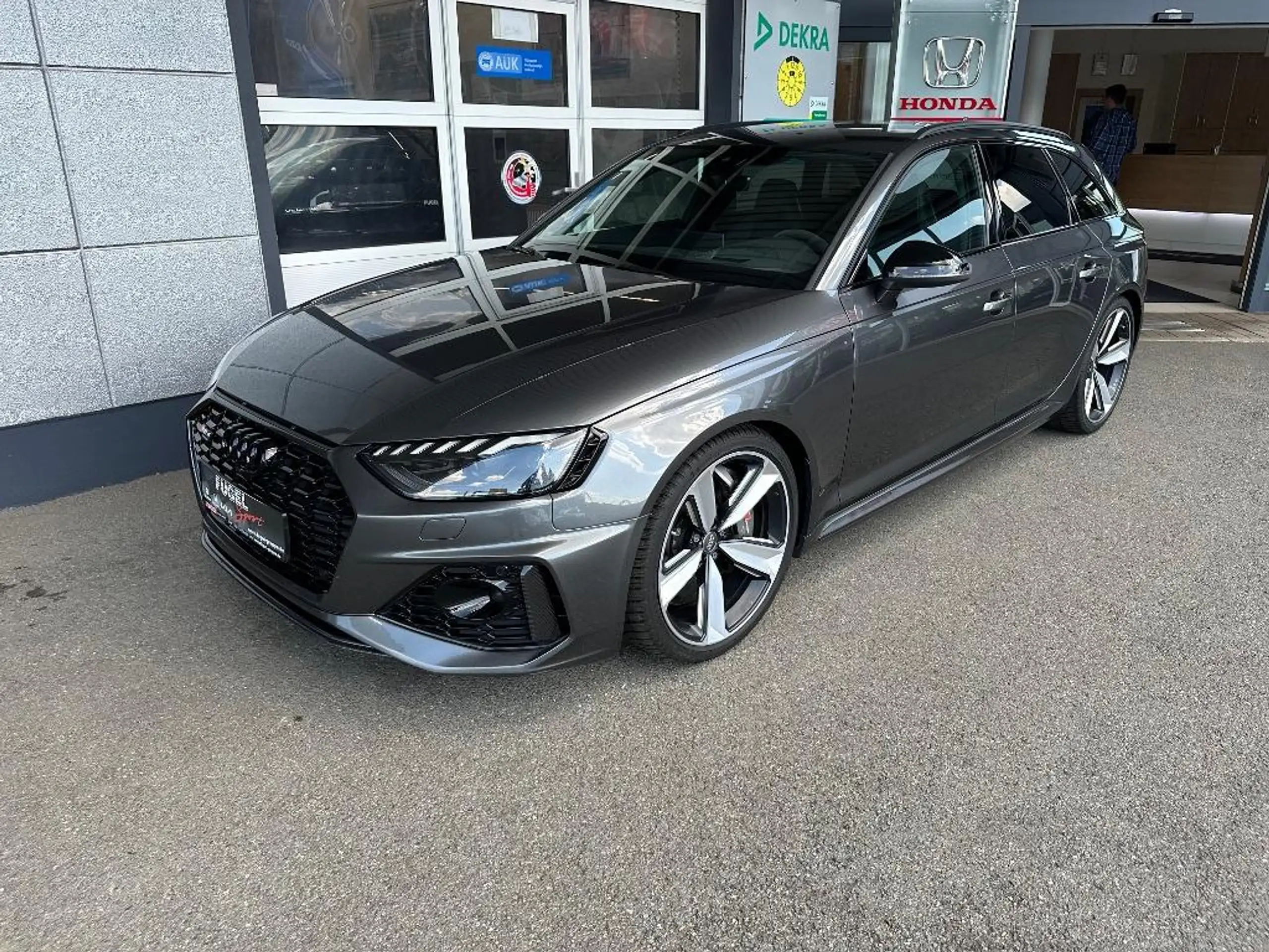 Audi - RS4