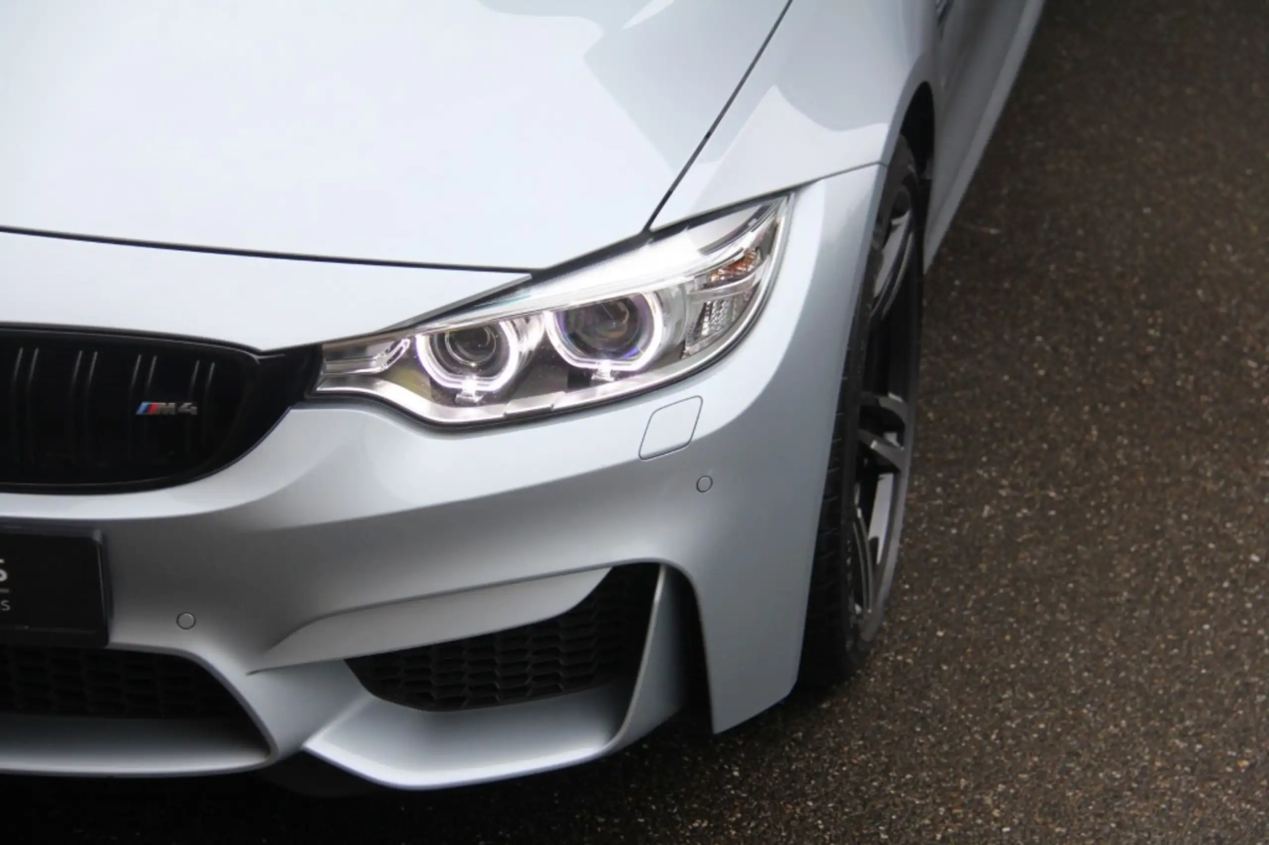 BMW - M4