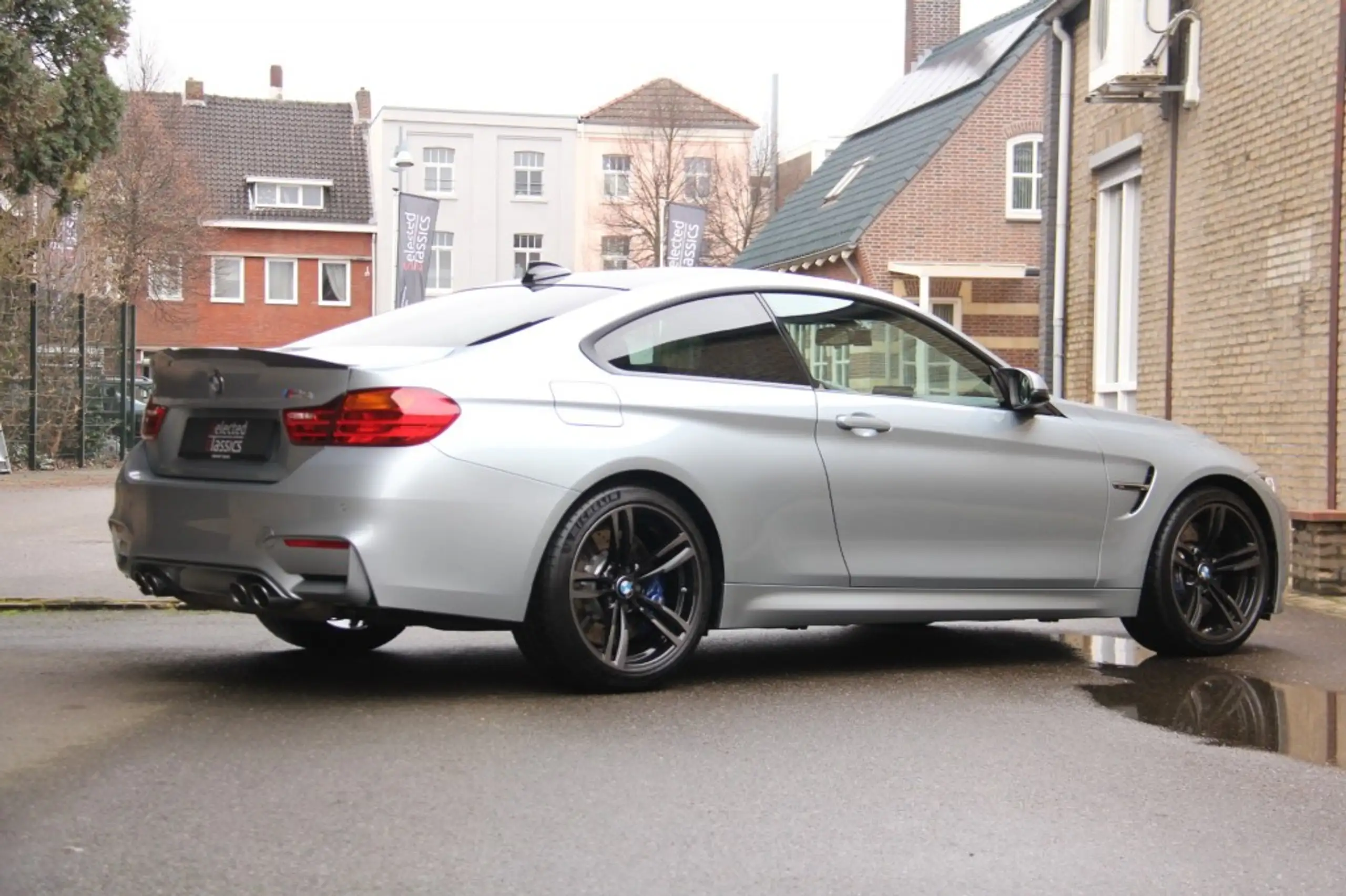 BMW - M4