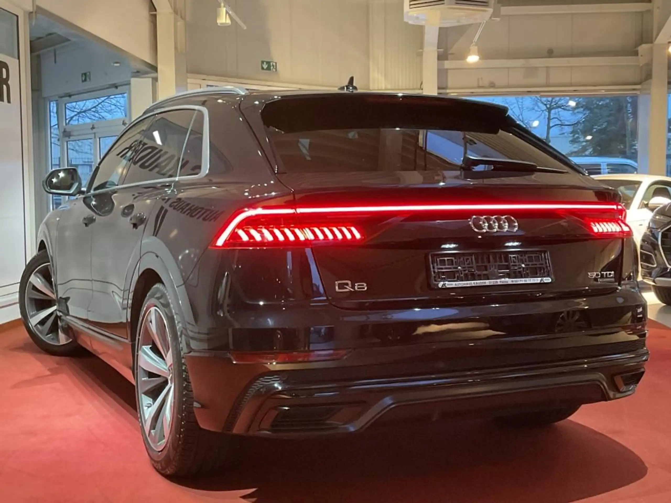 Audi - Q8