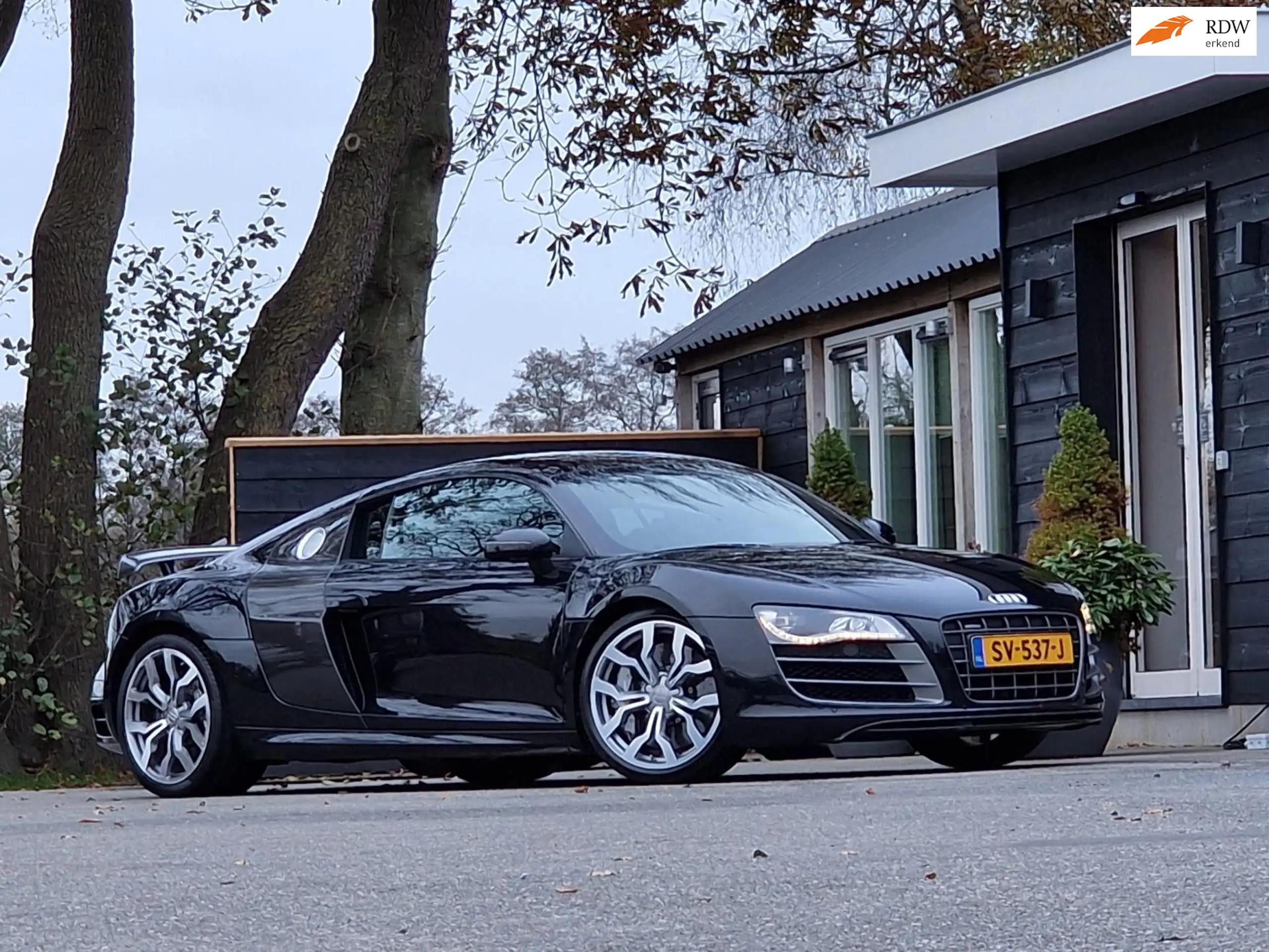 Audi - R8