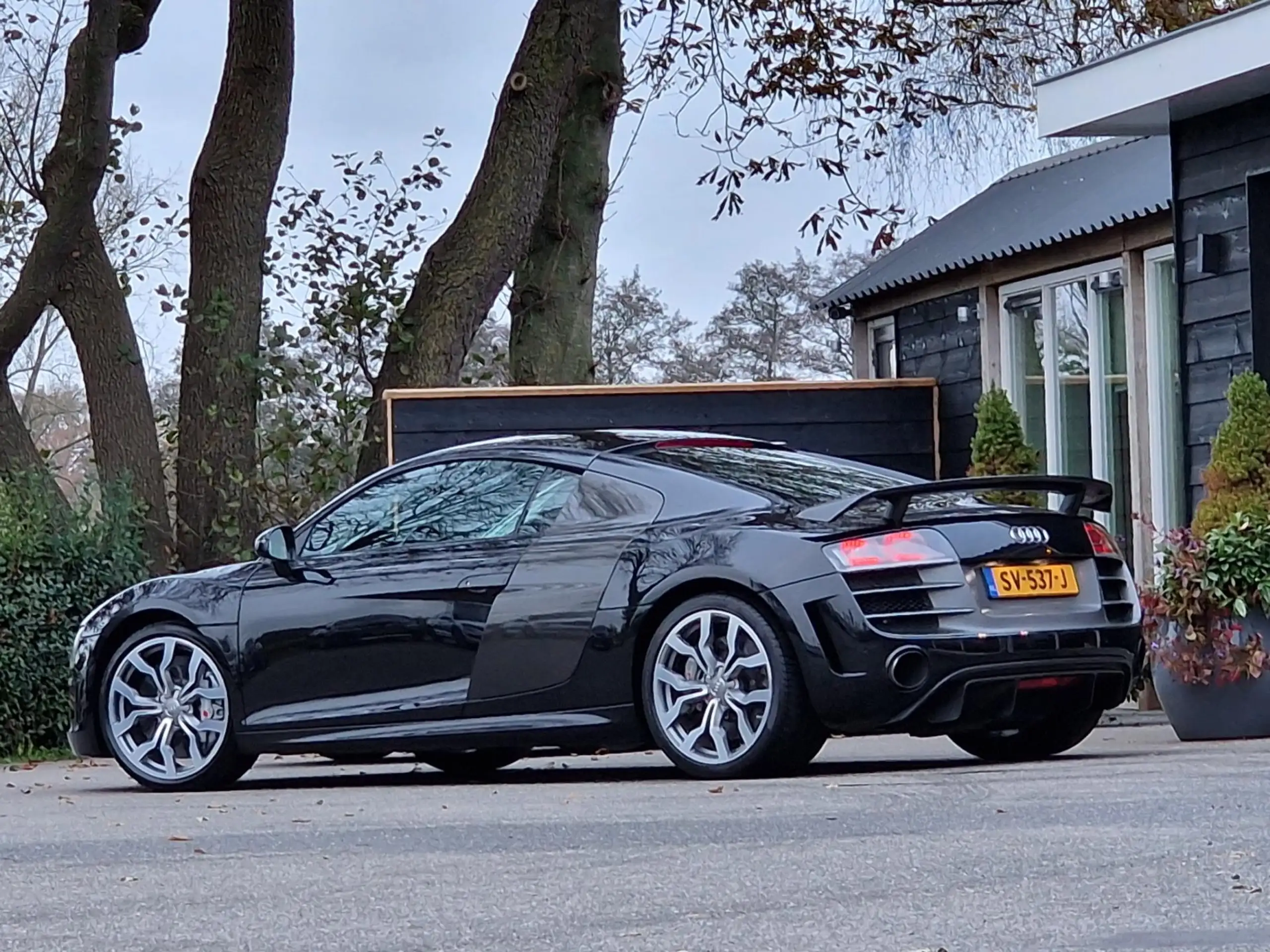 Audi - R8