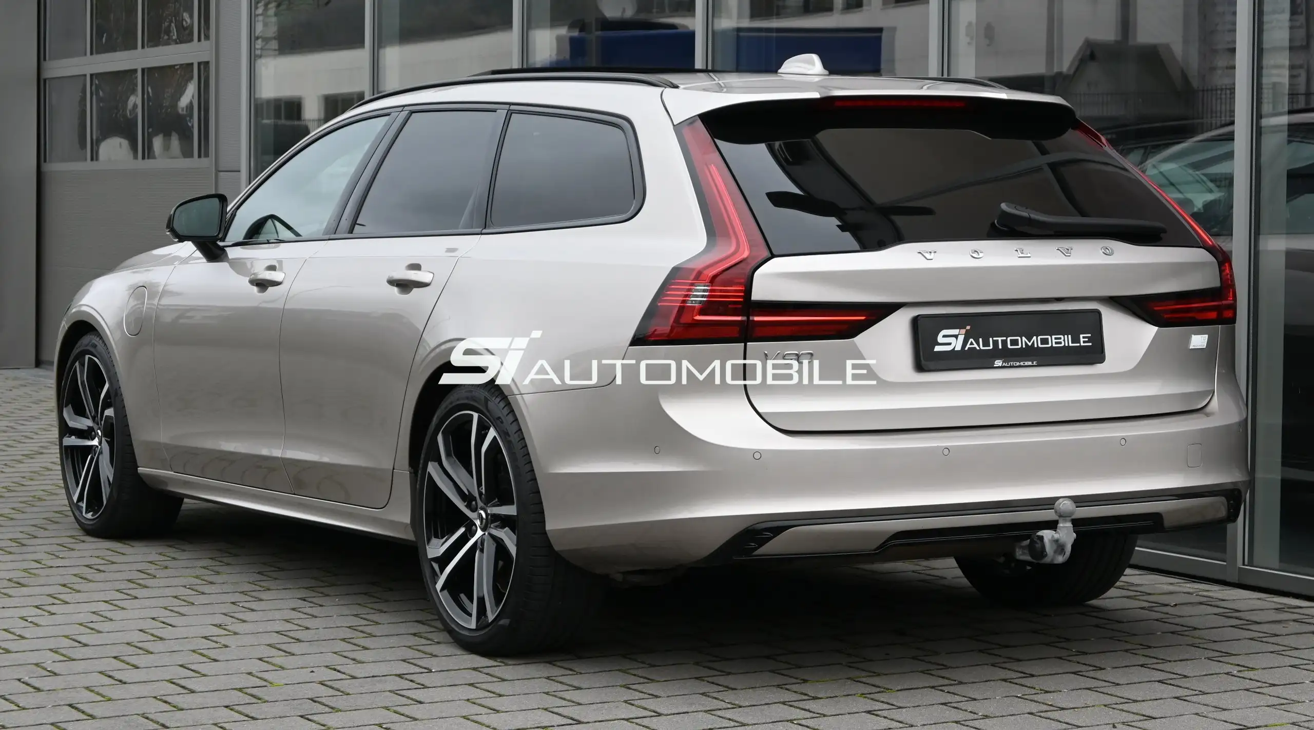 Volvo - V90