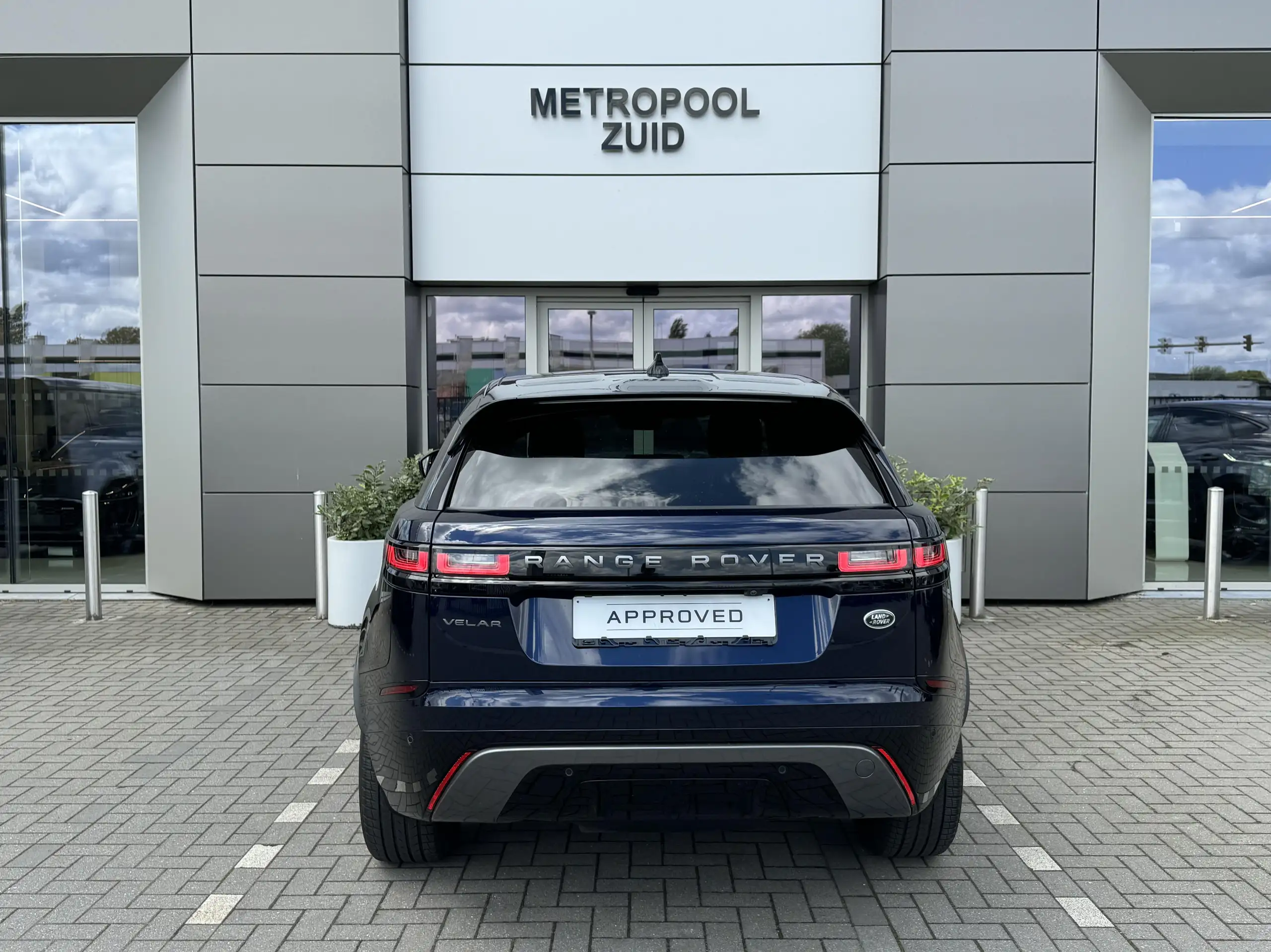 Land Rover - Range Rover Velar