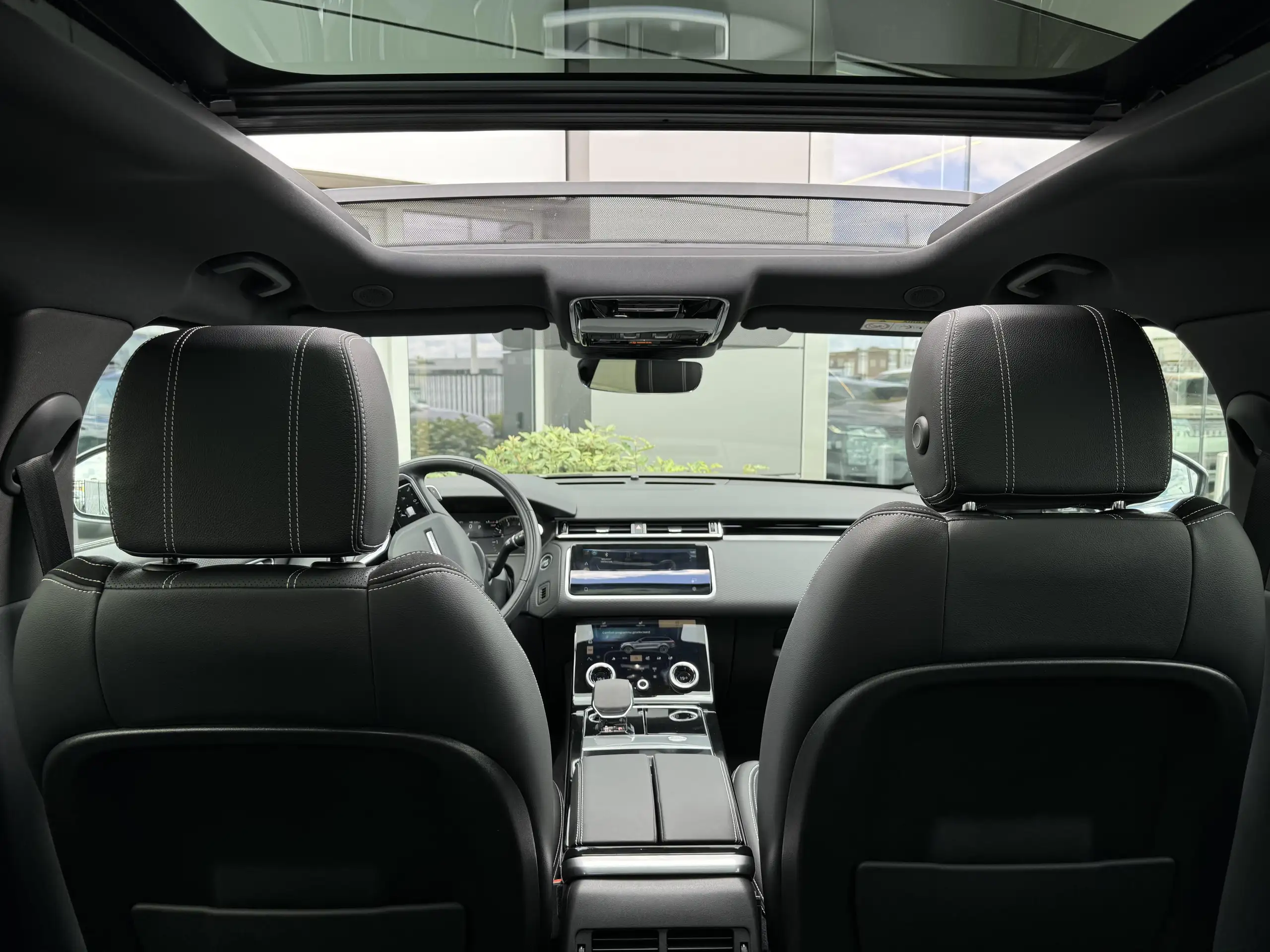 Land Rover - Range Rover Velar