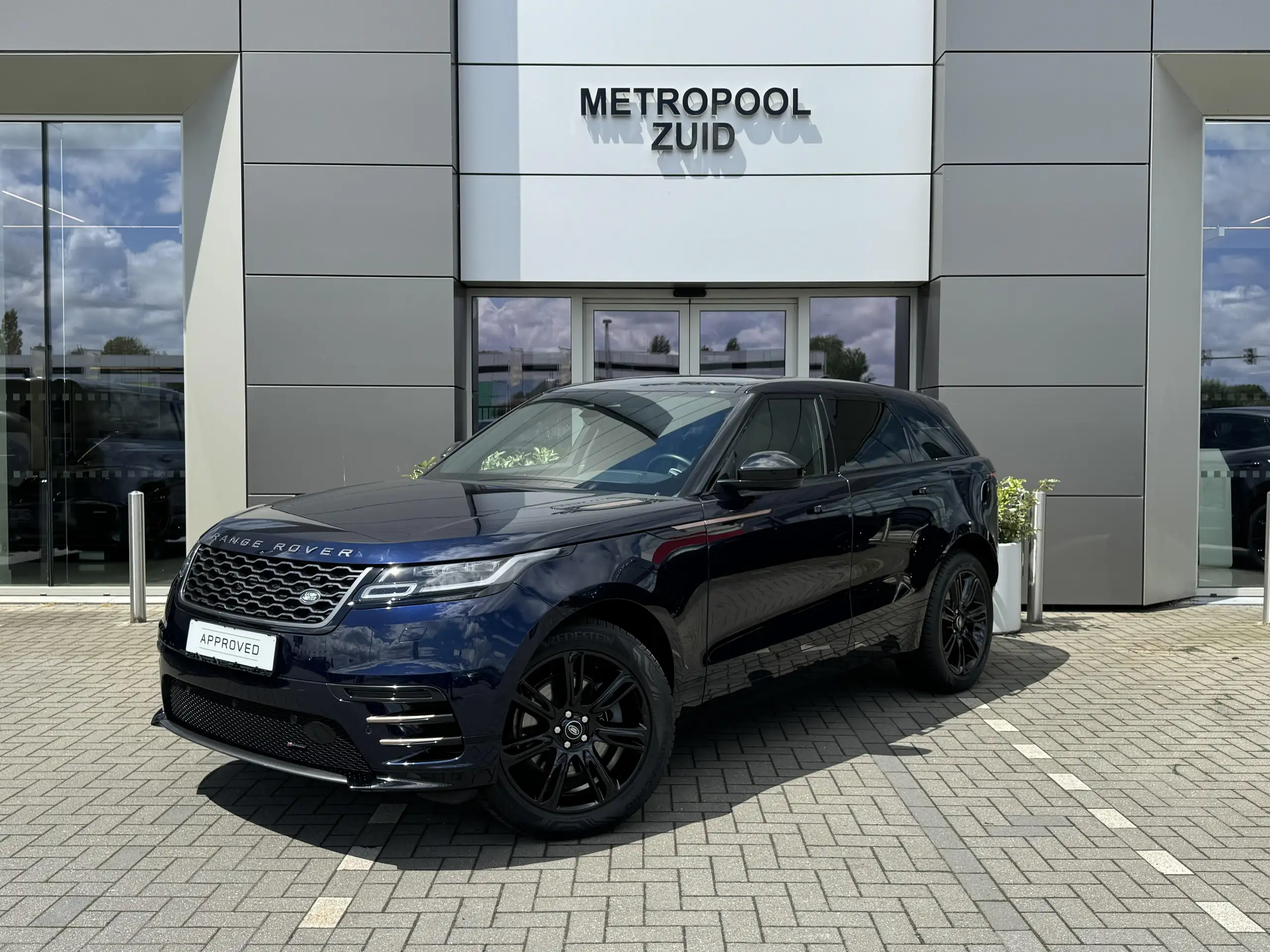 Land Rover - Range Rover Velar