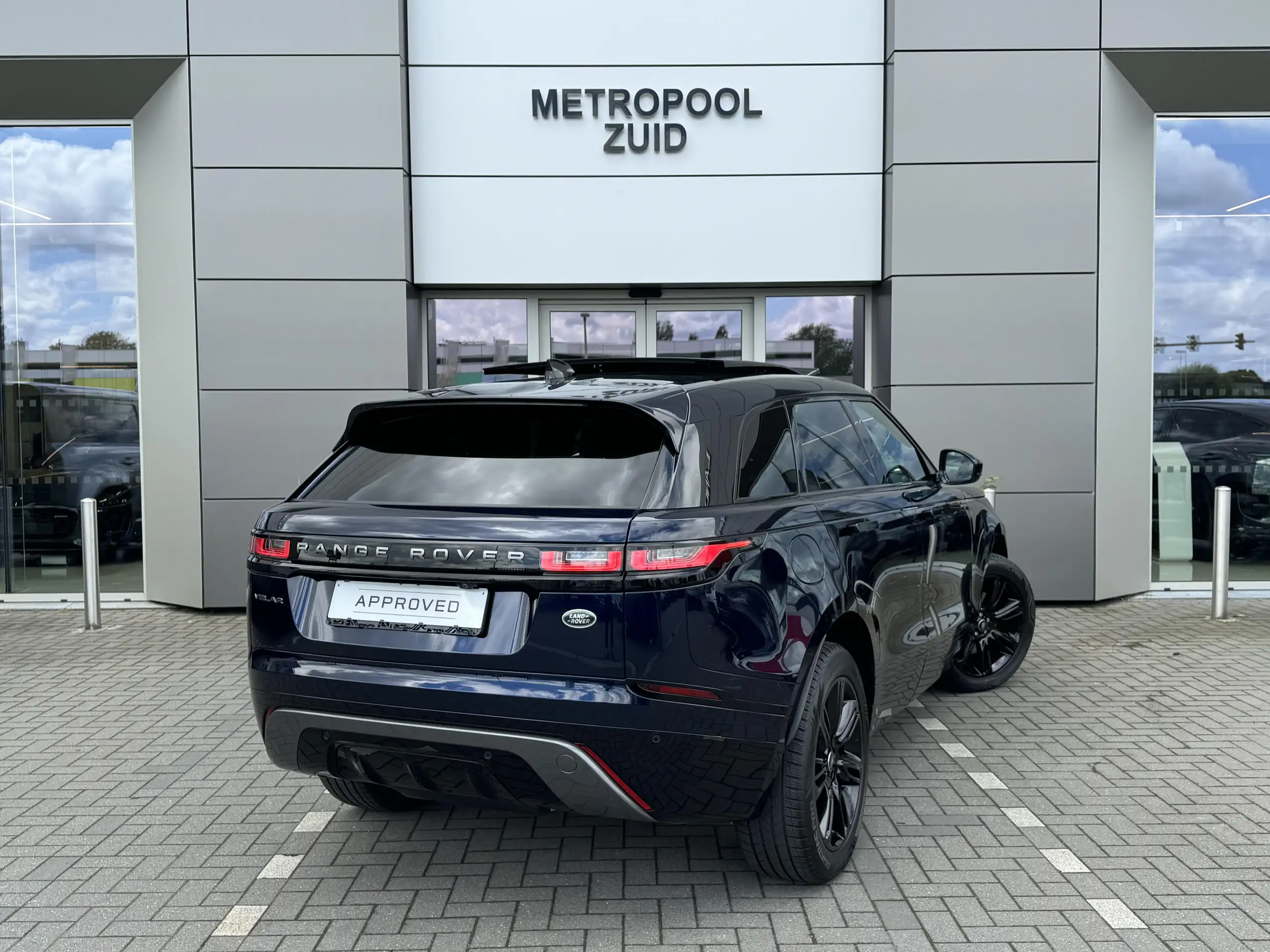 Land Rover - Range Rover Velar