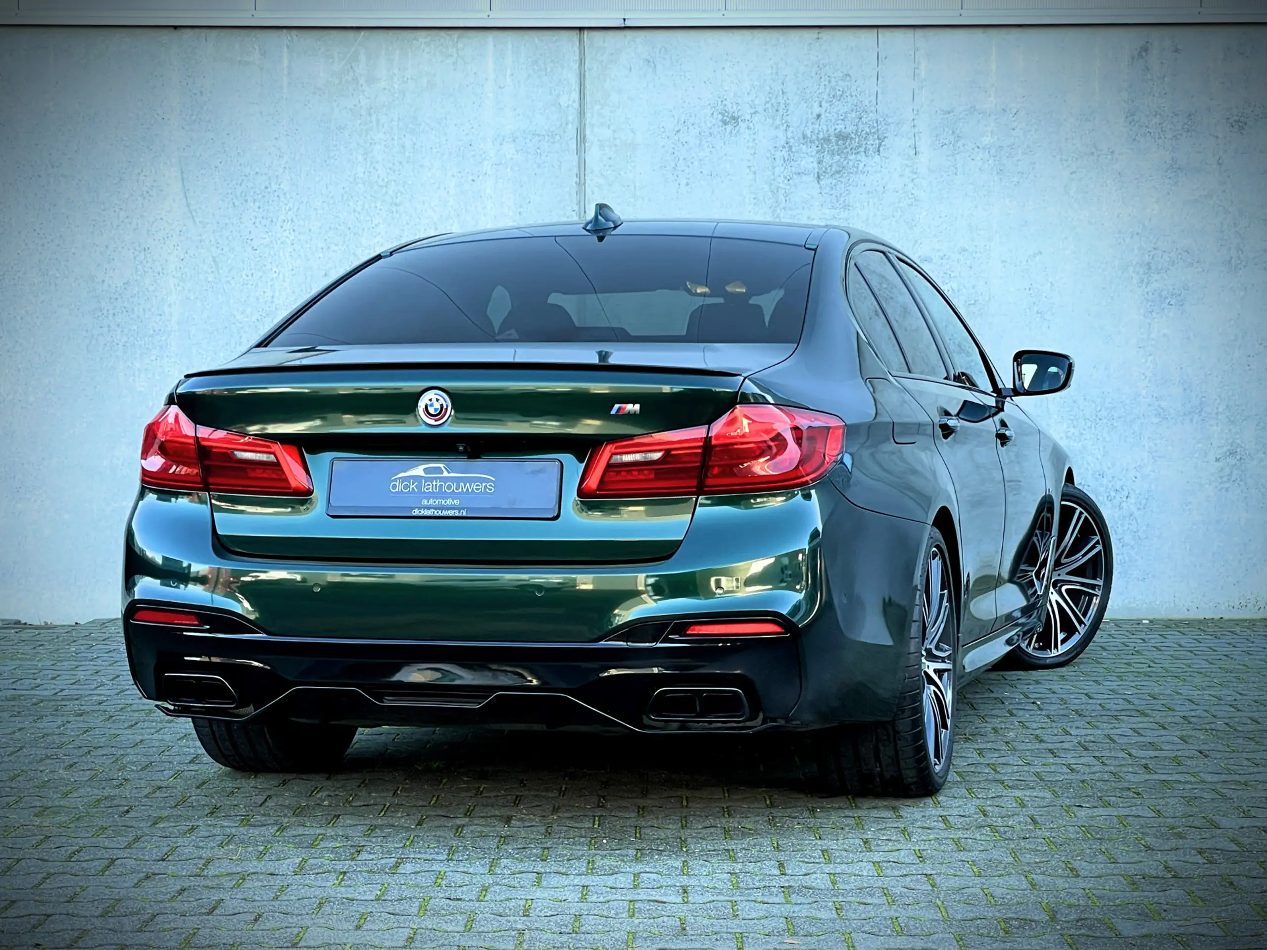 BMW - M550