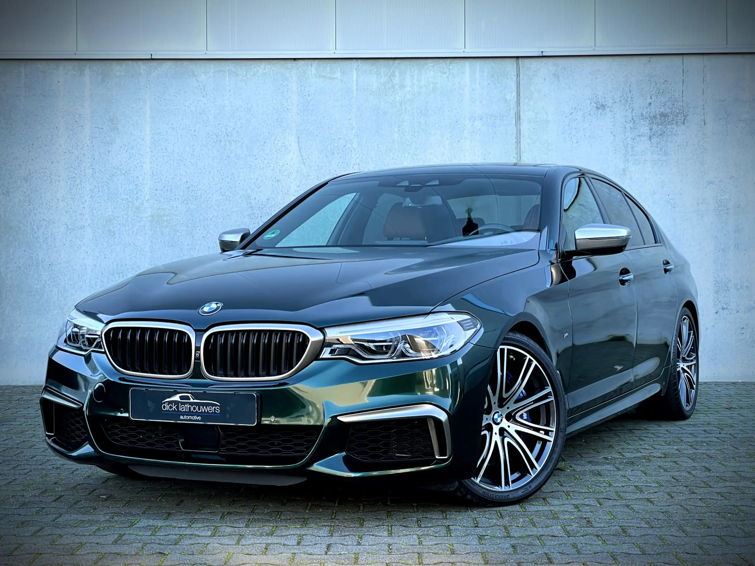 BMW - M550