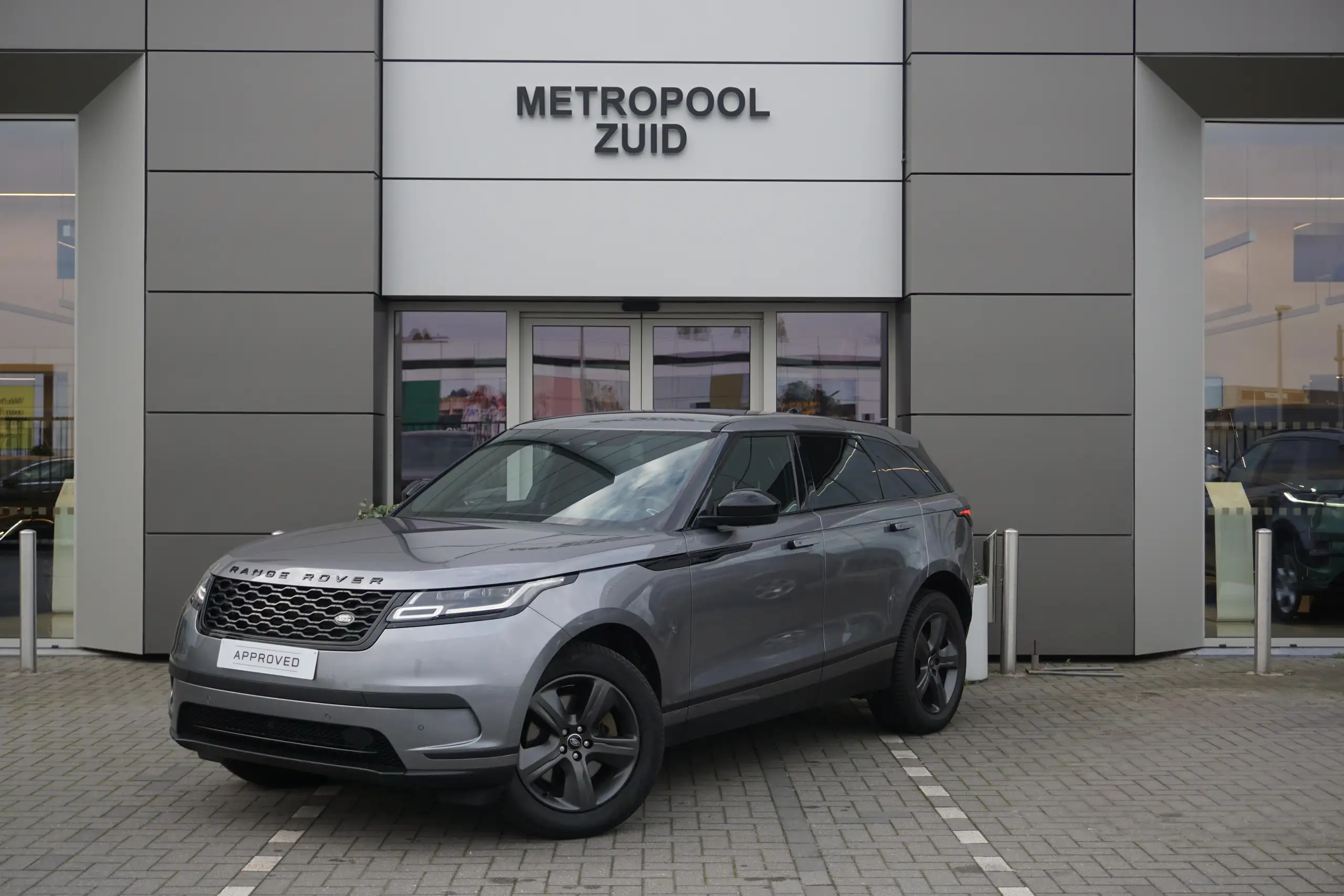 Land Rover - Range Rover Velar