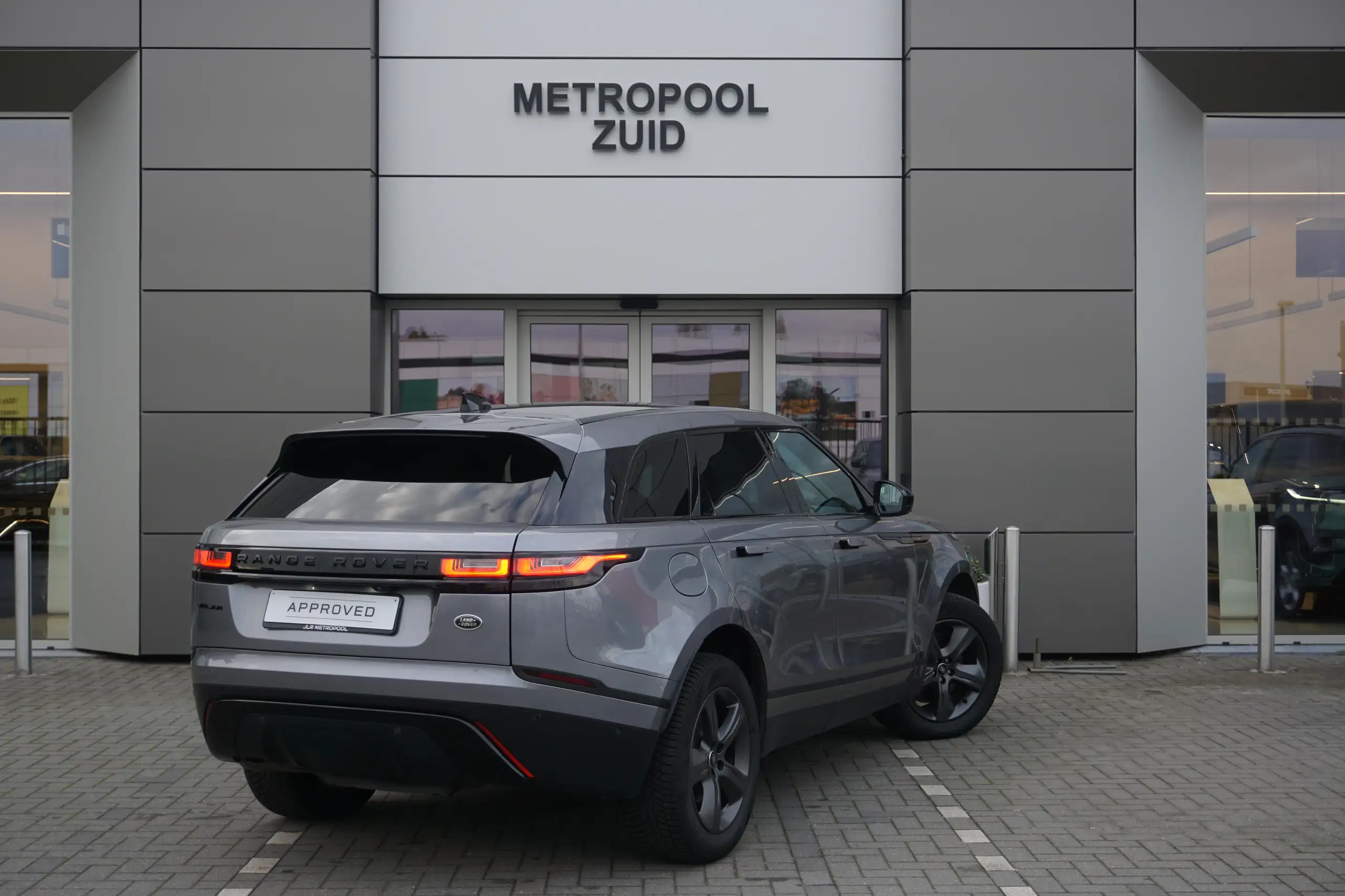 Land Rover - Range Rover Velar