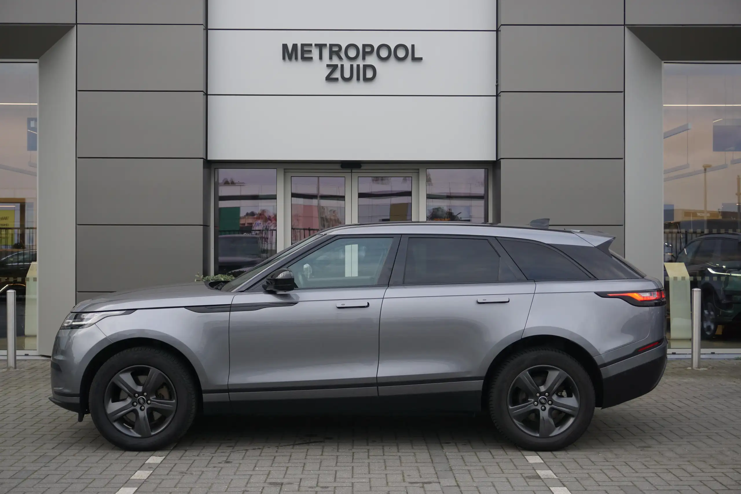 Land Rover - Range Rover Velar