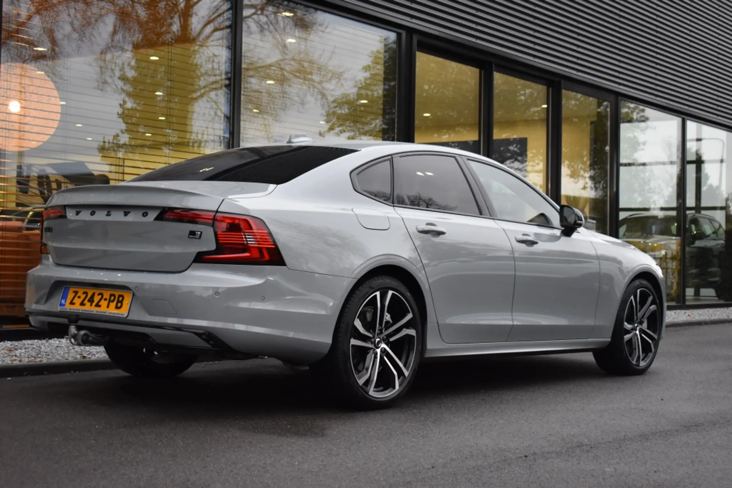 Volvo - S90