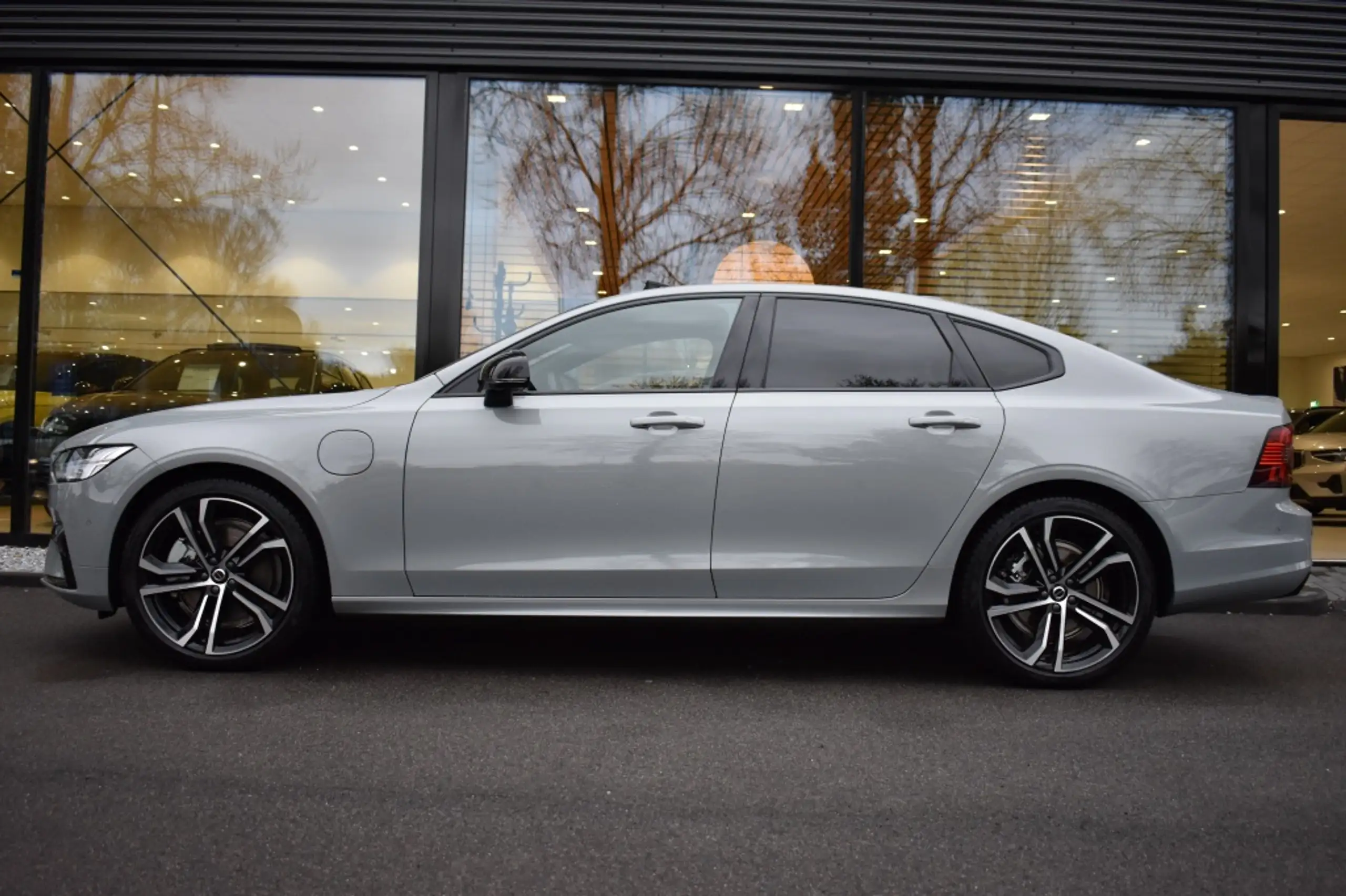 Volvo - S90