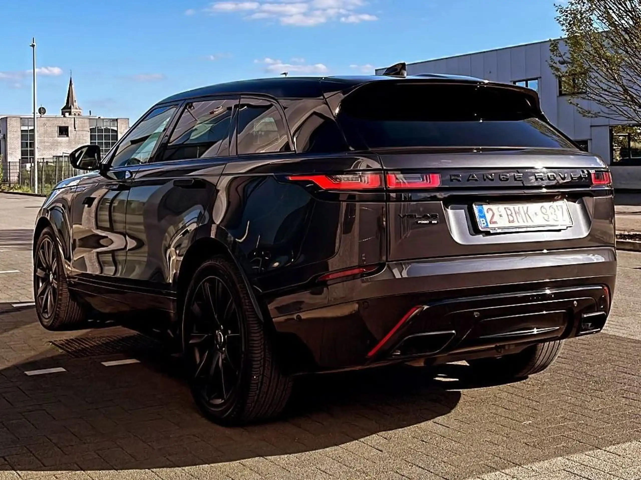 Land Rover - Range Rover Velar