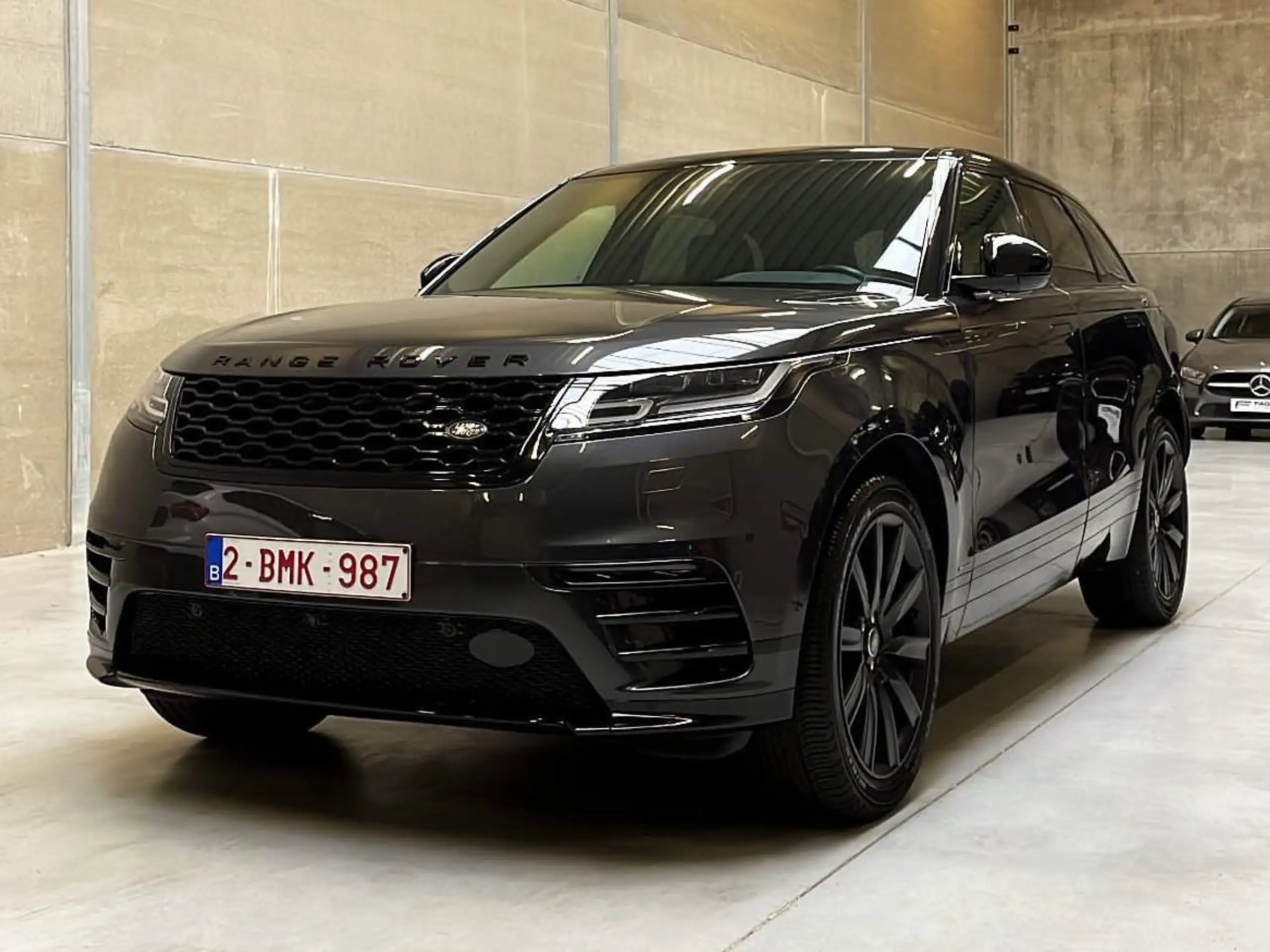 Land Rover - Range Rover Velar