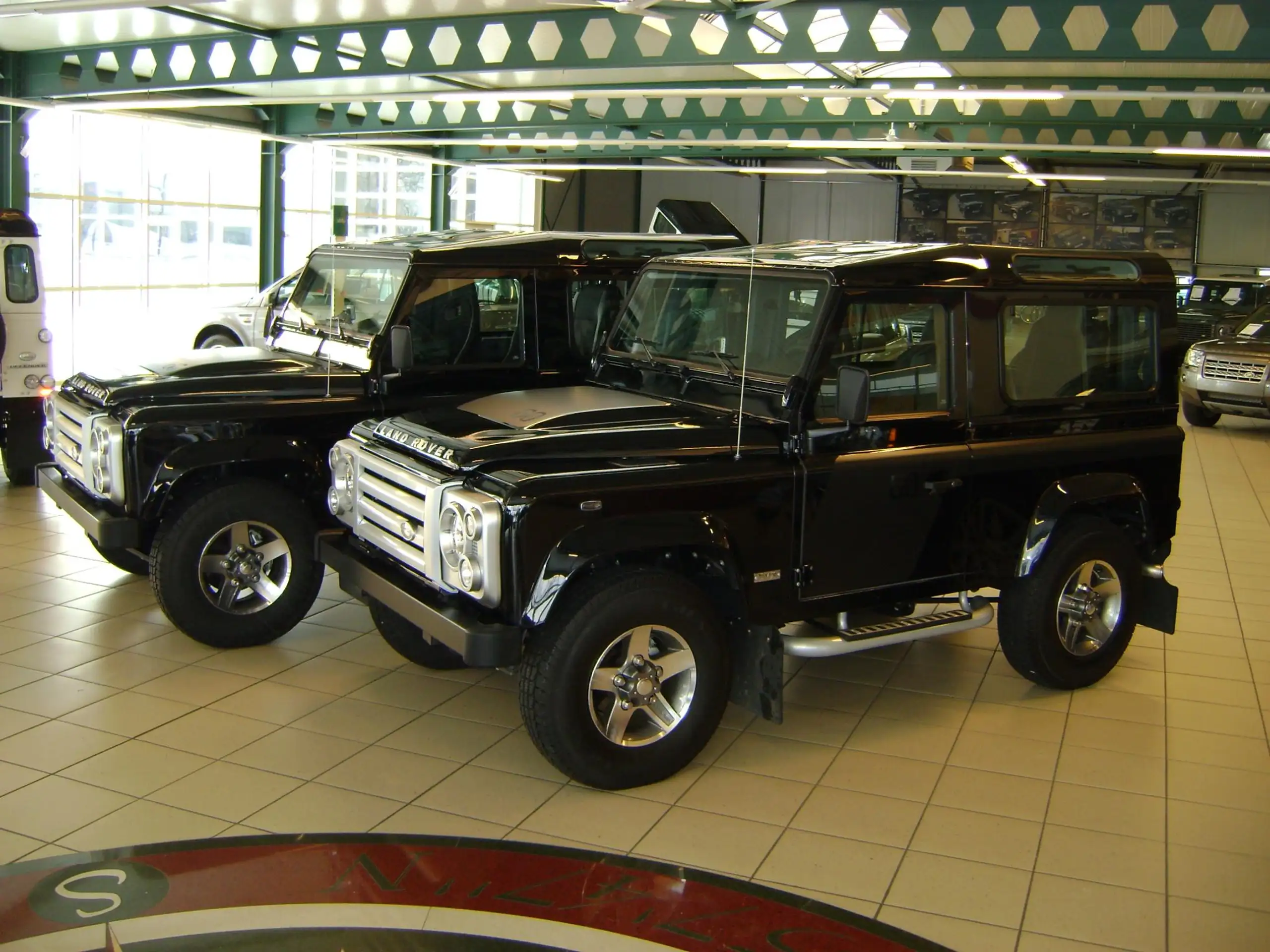 Land Rover - Defender