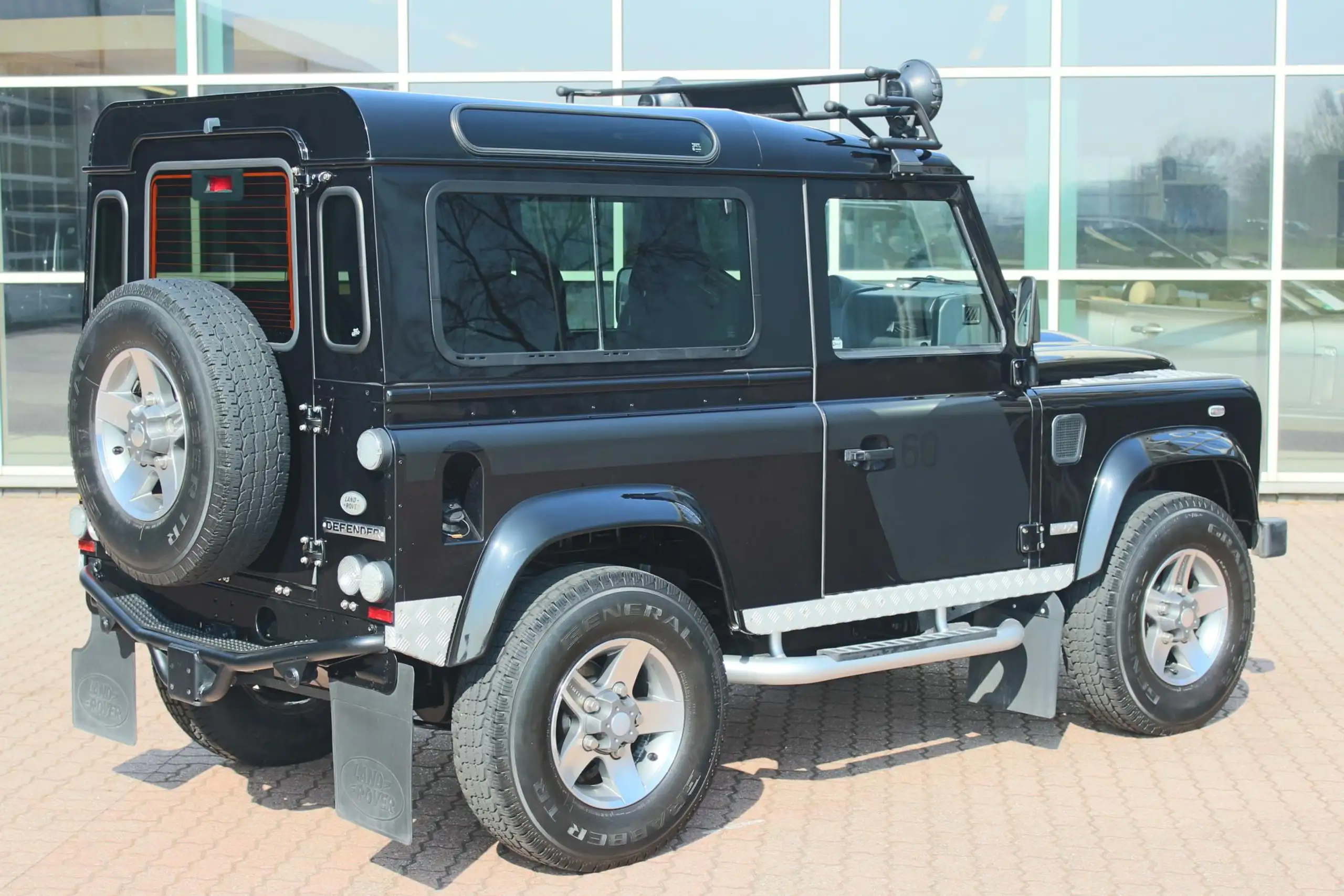 Land Rover - Defender