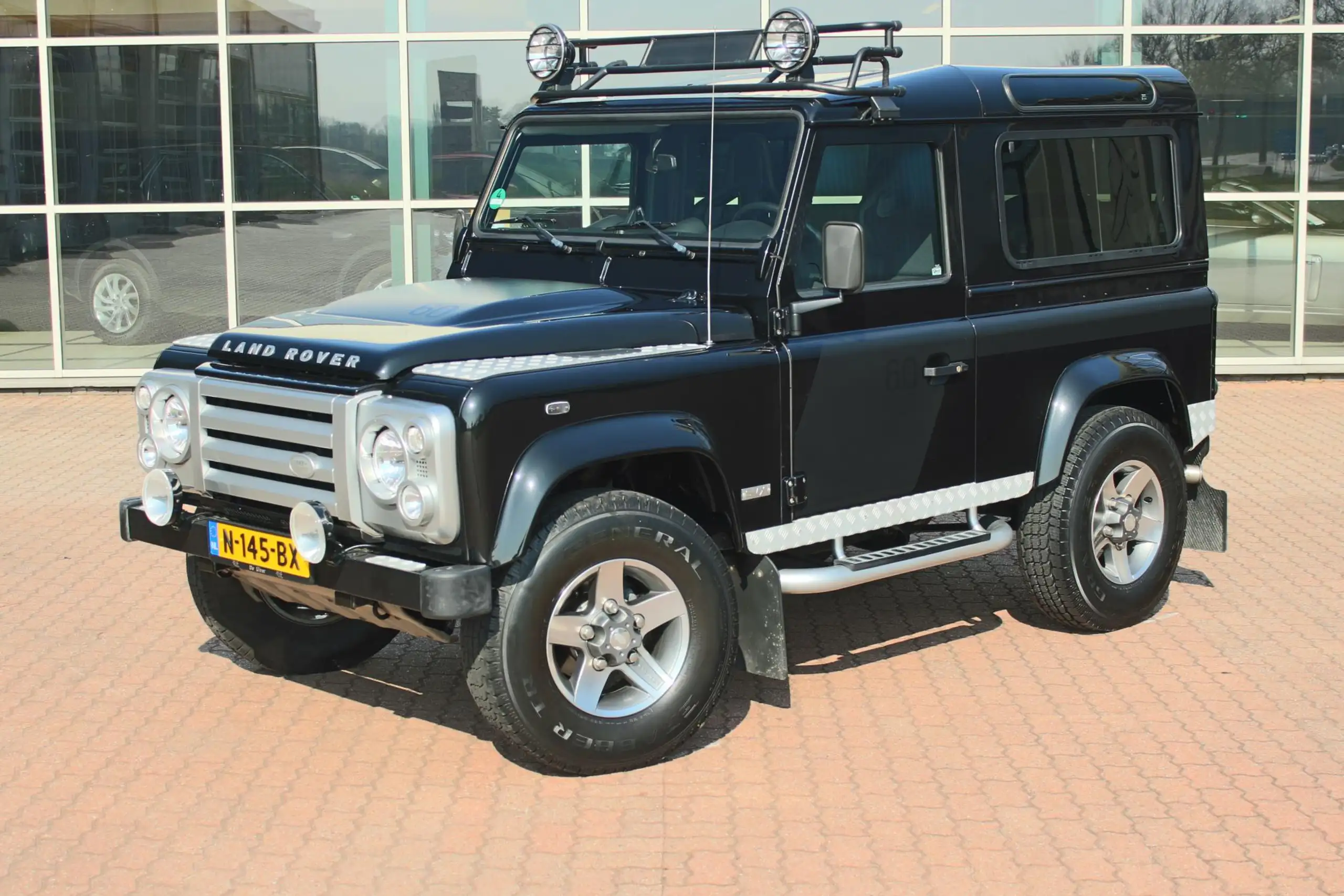 Land Rover - Defender