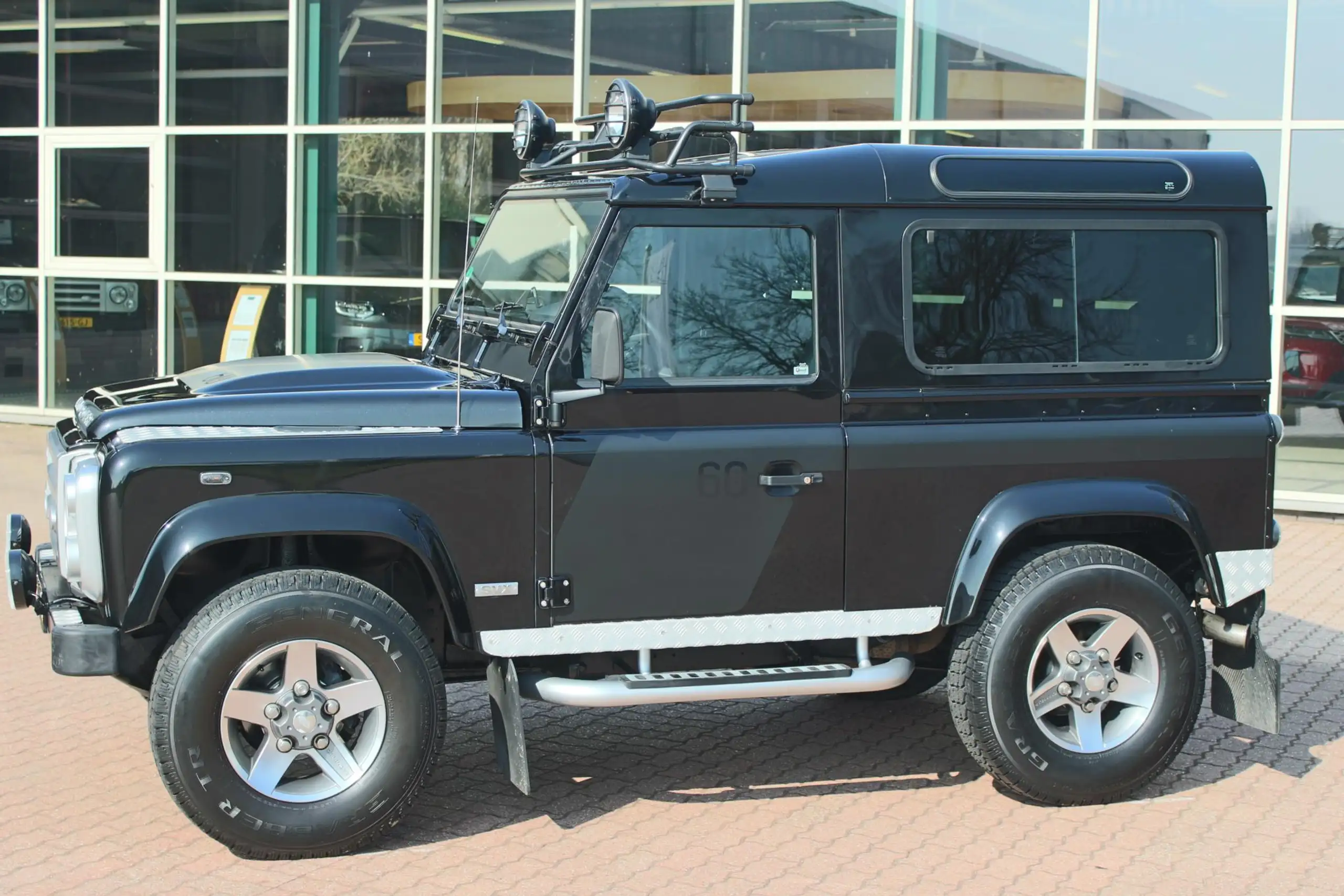 Land Rover - Defender